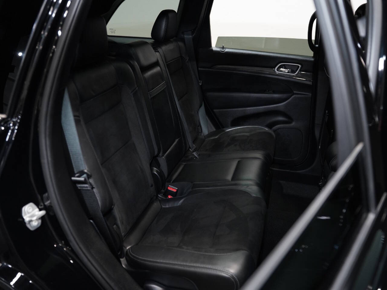 DIAMOND BLACK CRYSTAL PEARL, 2020 JEEP GRAND CHEROKEE Image 39