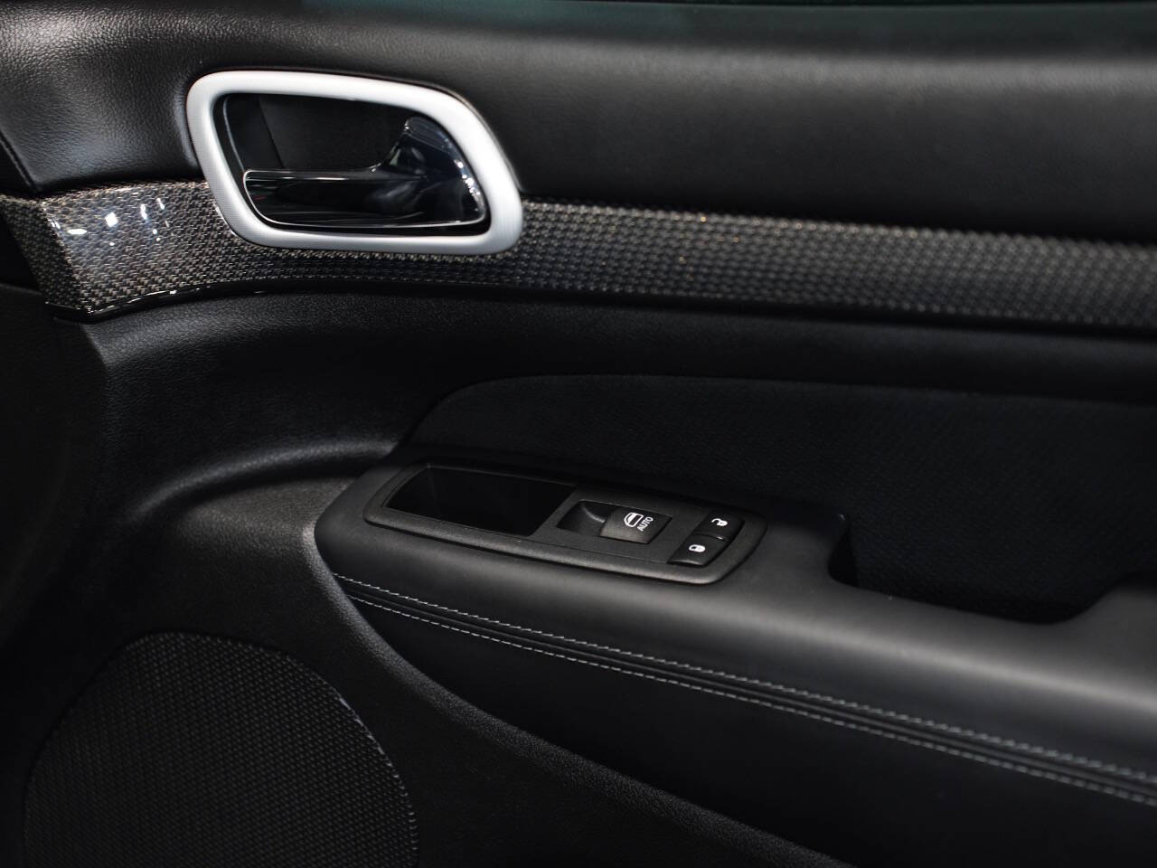 DIAMOND BLACK CRYSTAL PEARL, 2020 JEEP GRAND CHEROKEE Image 25