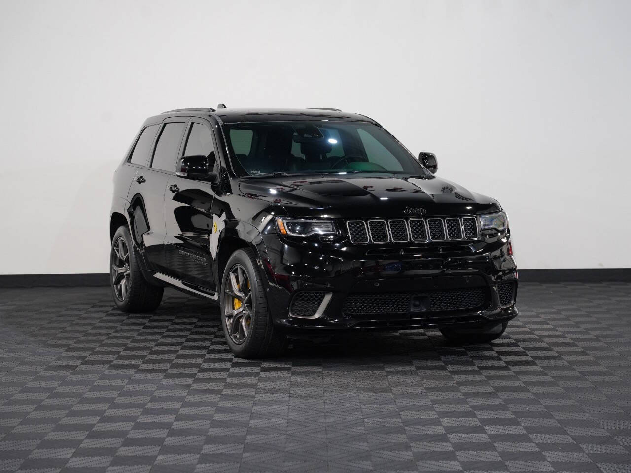 DIAMOND BLACK CRYSTAL PEARL, 2020 JEEP GRAND CHEROKEE Image 5