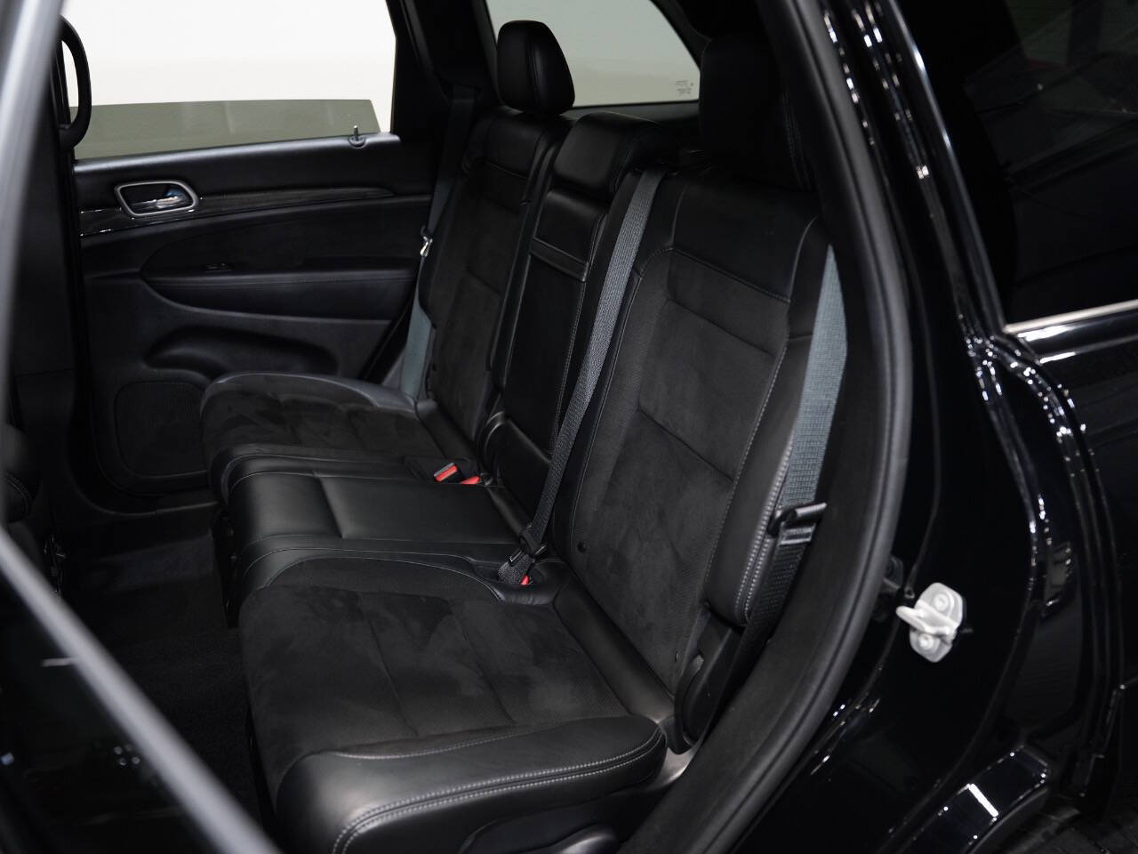 DIAMOND BLACK CRYSTAL PEARL, 2020 JEEP GRAND CHEROKEE Image 37