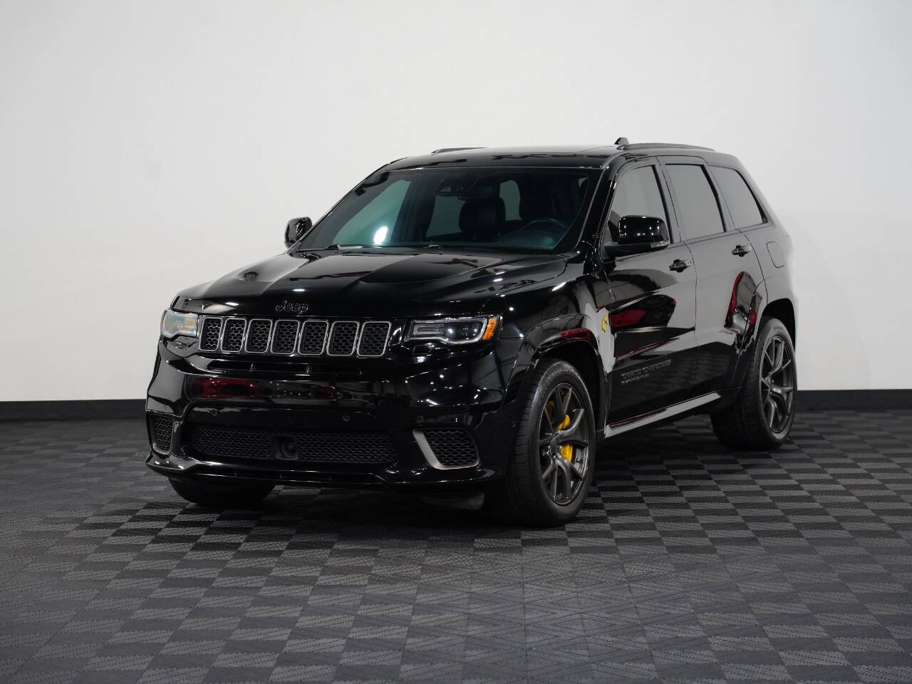 DIAMOND BLACK CRYSTAL PEARL, 2020 JEEP GRAND CHEROKEE Image 3