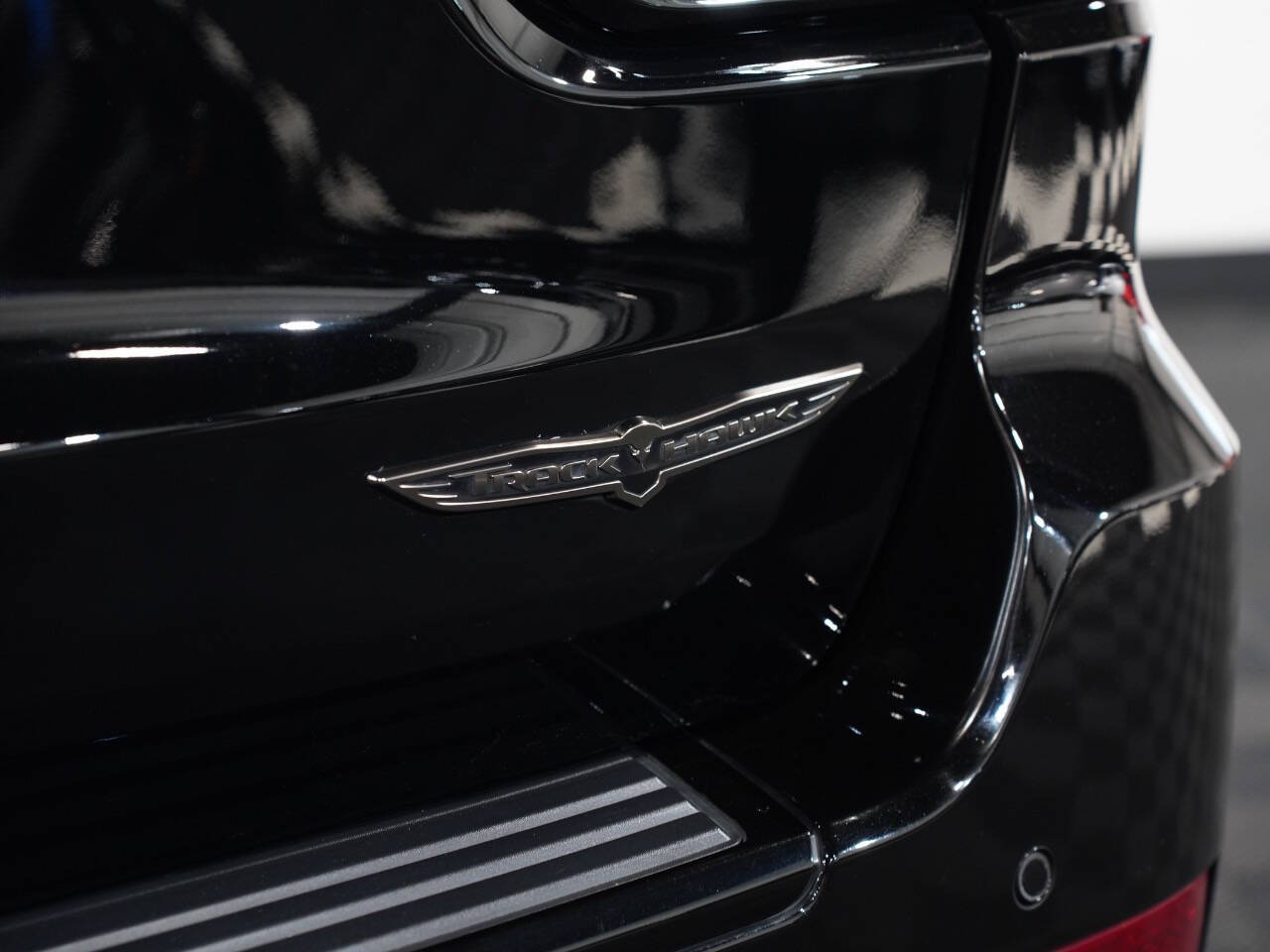 DIAMOND BLACK CRYSTAL PEARL, 2020 JEEP GRAND CHEROKEE Image 18