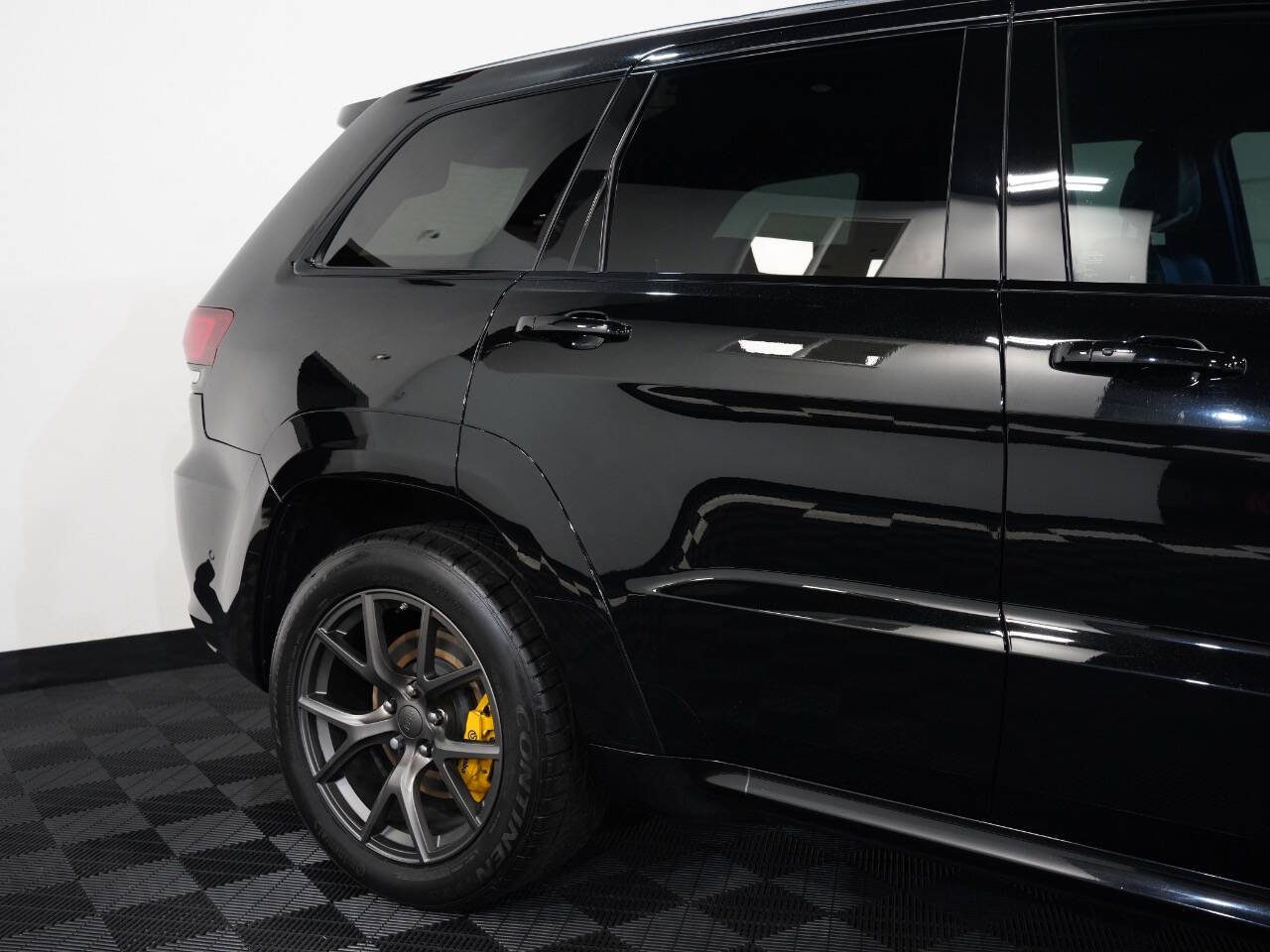 DIAMOND BLACK CRYSTAL PEARL, 2020 JEEP GRAND CHEROKEE Image 15