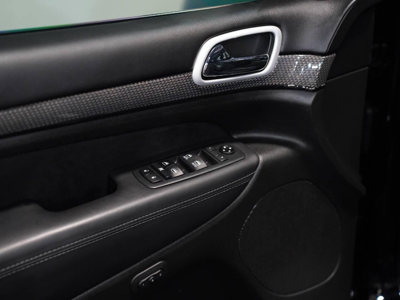 DIAMOND BLACK CRYSTAL PEARL, 2020 JEEP GRAND CHEROKEE Image 23