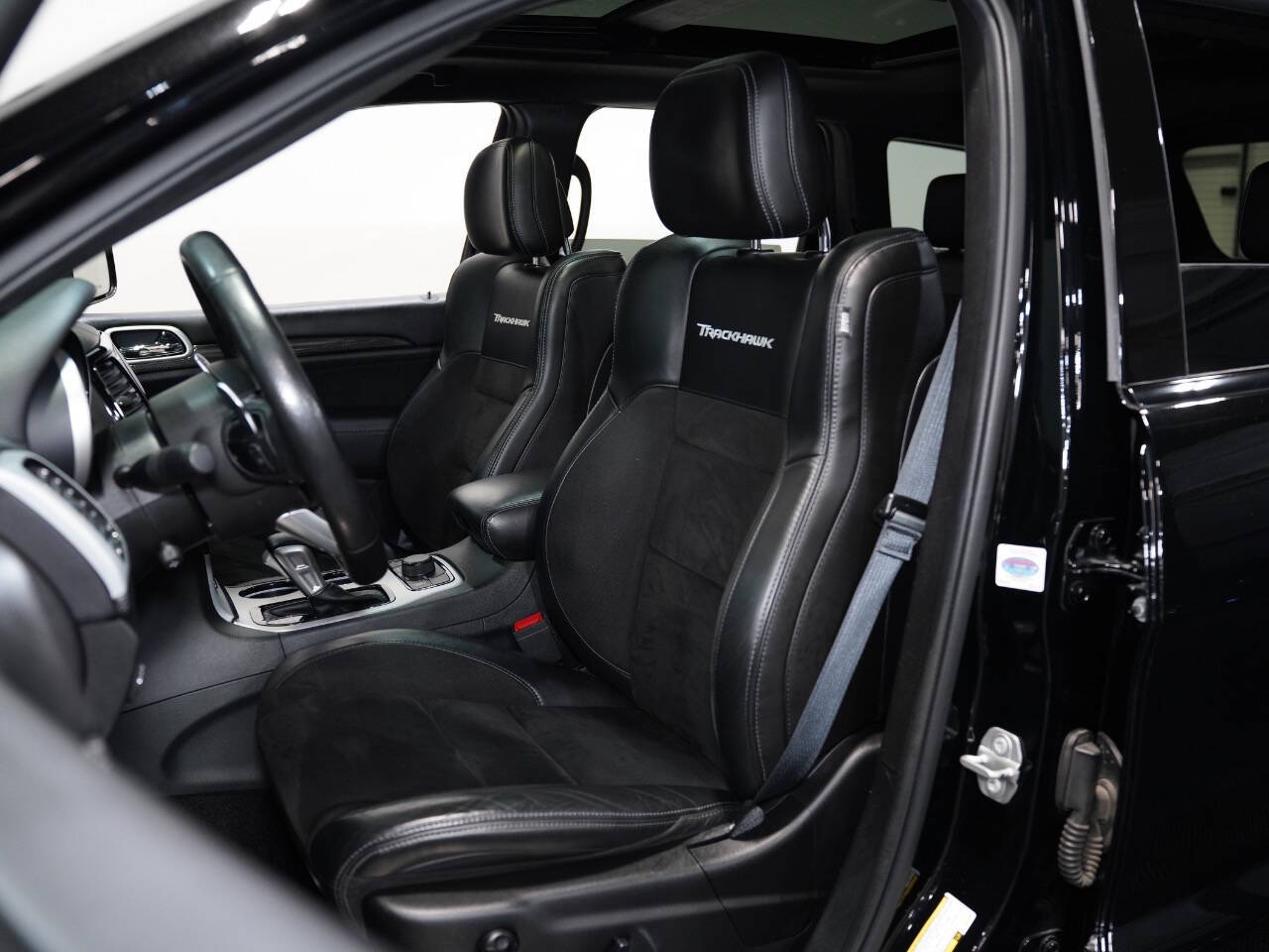 DIAMOND BLACK CRYSTAL PEARL, 2020 JEEP GRAND CHEROKEE Image 31