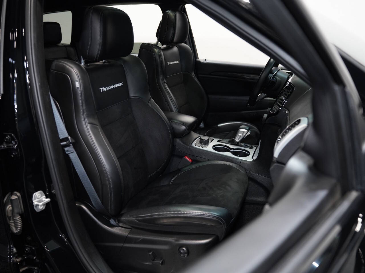 DIAMOND BLACK CRYSTAL PEARL, 2020 JEEP GRAND CHEROKEE Image 34