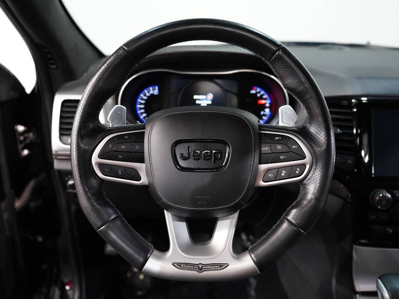 DIAMOND BLACK CRYSTAL PEARL, 2020 JEEP GRAND CHEROKEE Image 42