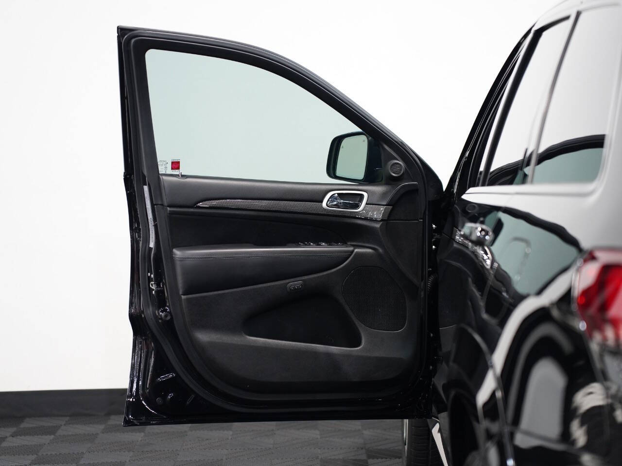 DIAMOND BLACK CRYSTAL PEARL, 2020 JEEP GRAND CHEROKEE Image 22