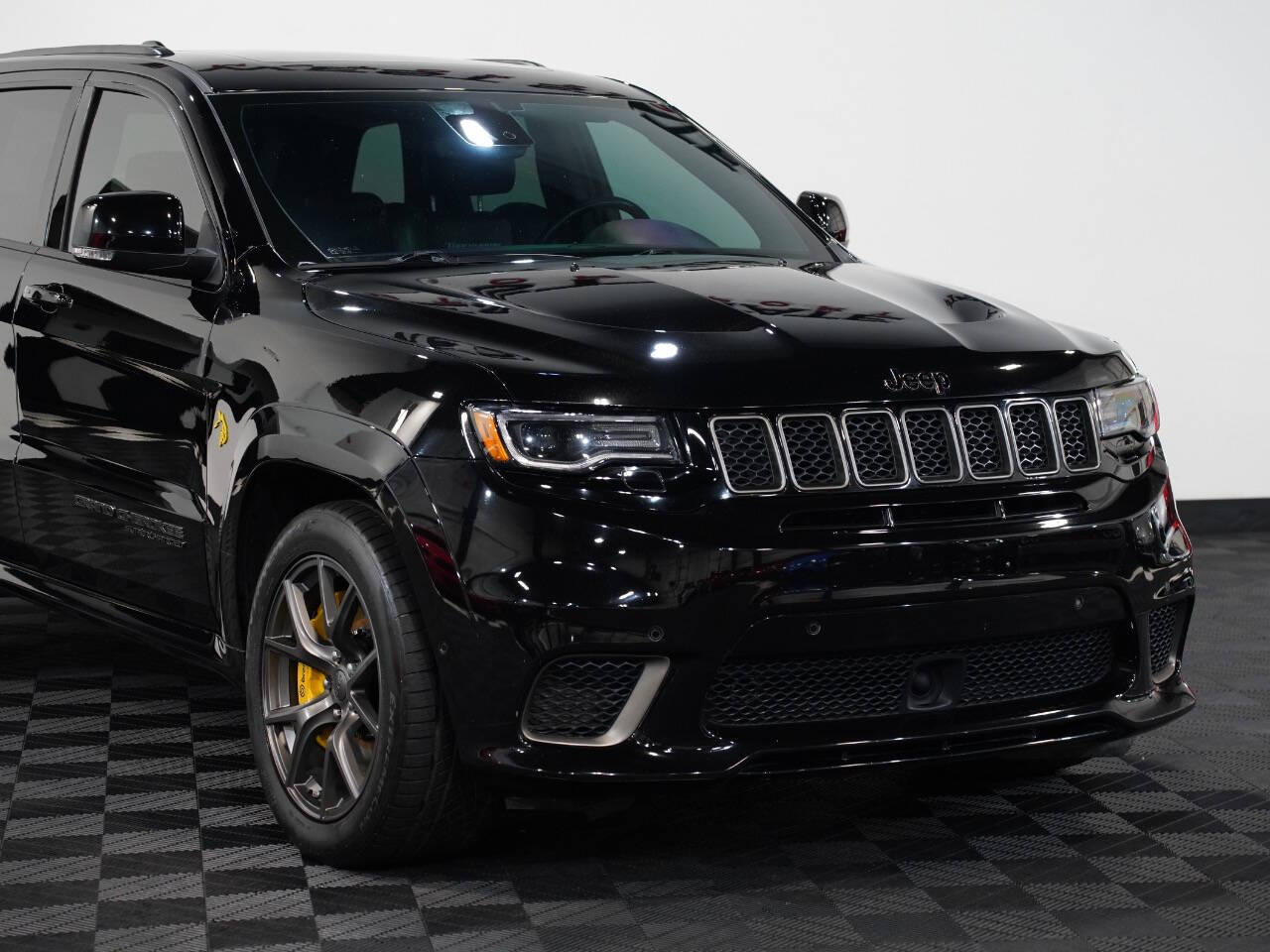DIAMOND BLACK CRYSTAL PEARL, 2020 JEEP GRAND CHEROKEE Image 9