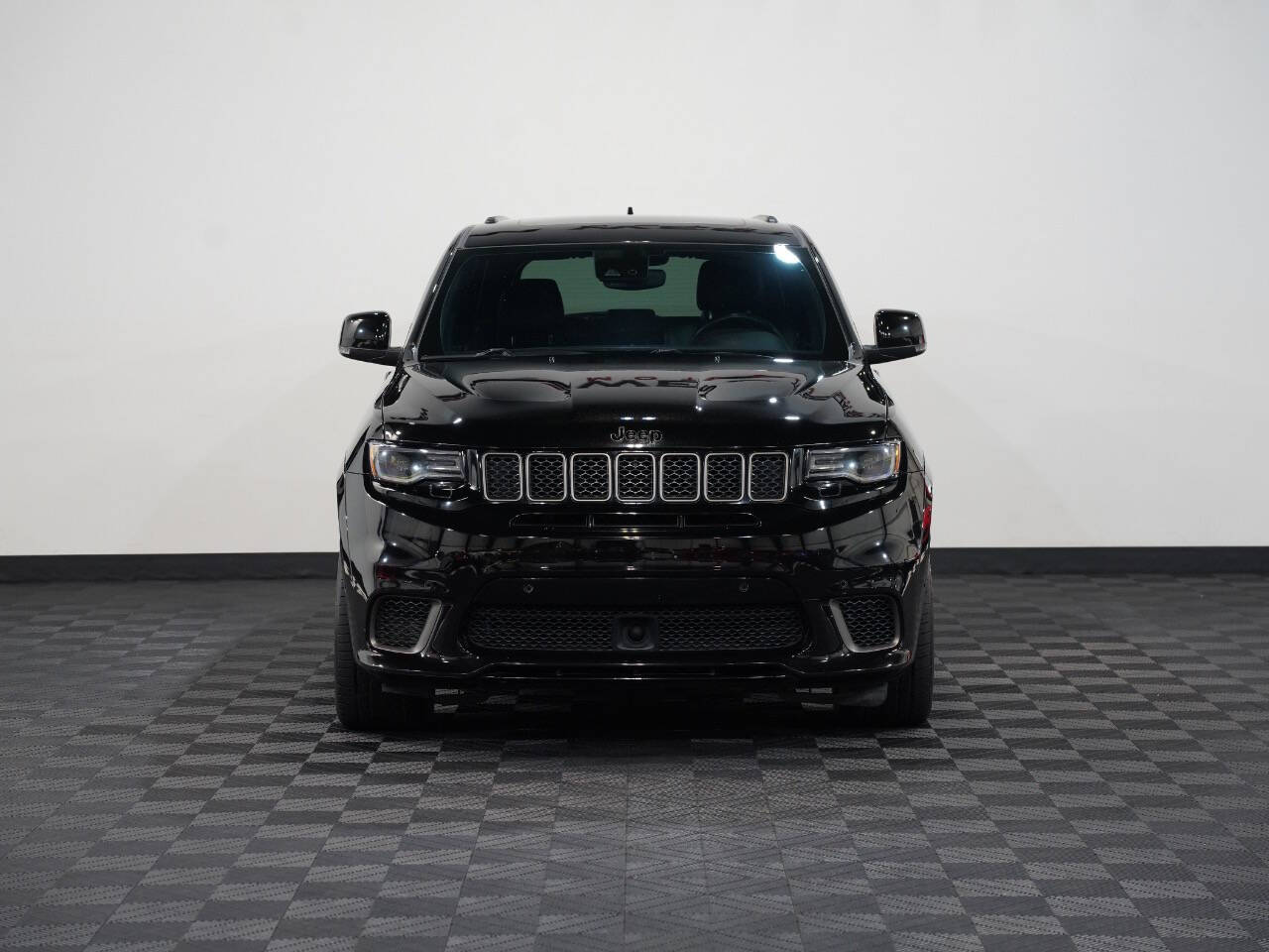 DIAMOND BLACK CRYSTAL PEARL, 2020 JEEP GRAND CHEROKEE Image 4