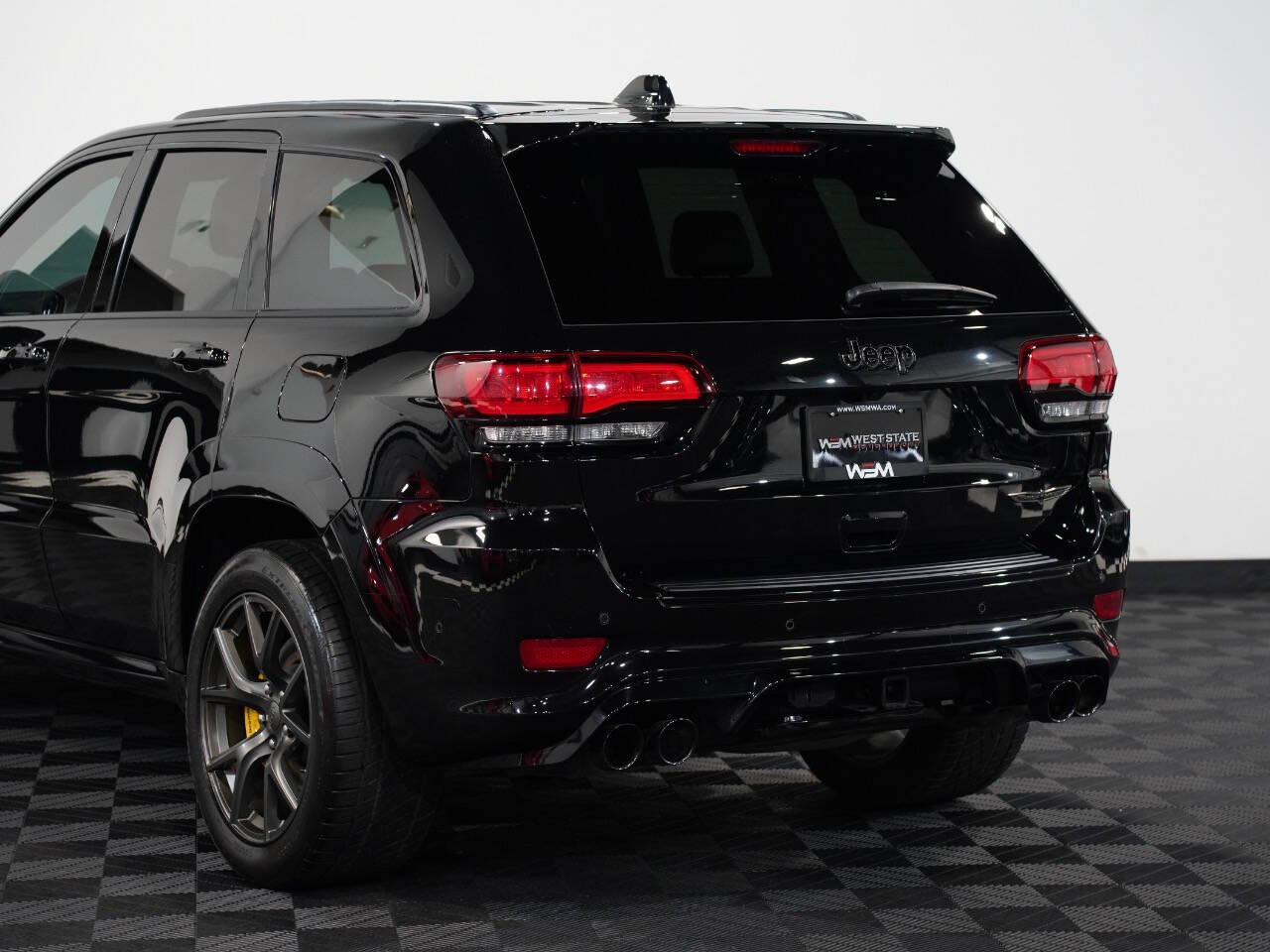 DIAMOND BLACK CRYSTAL PEARL, 2020 JEEP GRAND CHEROKEE Image 16