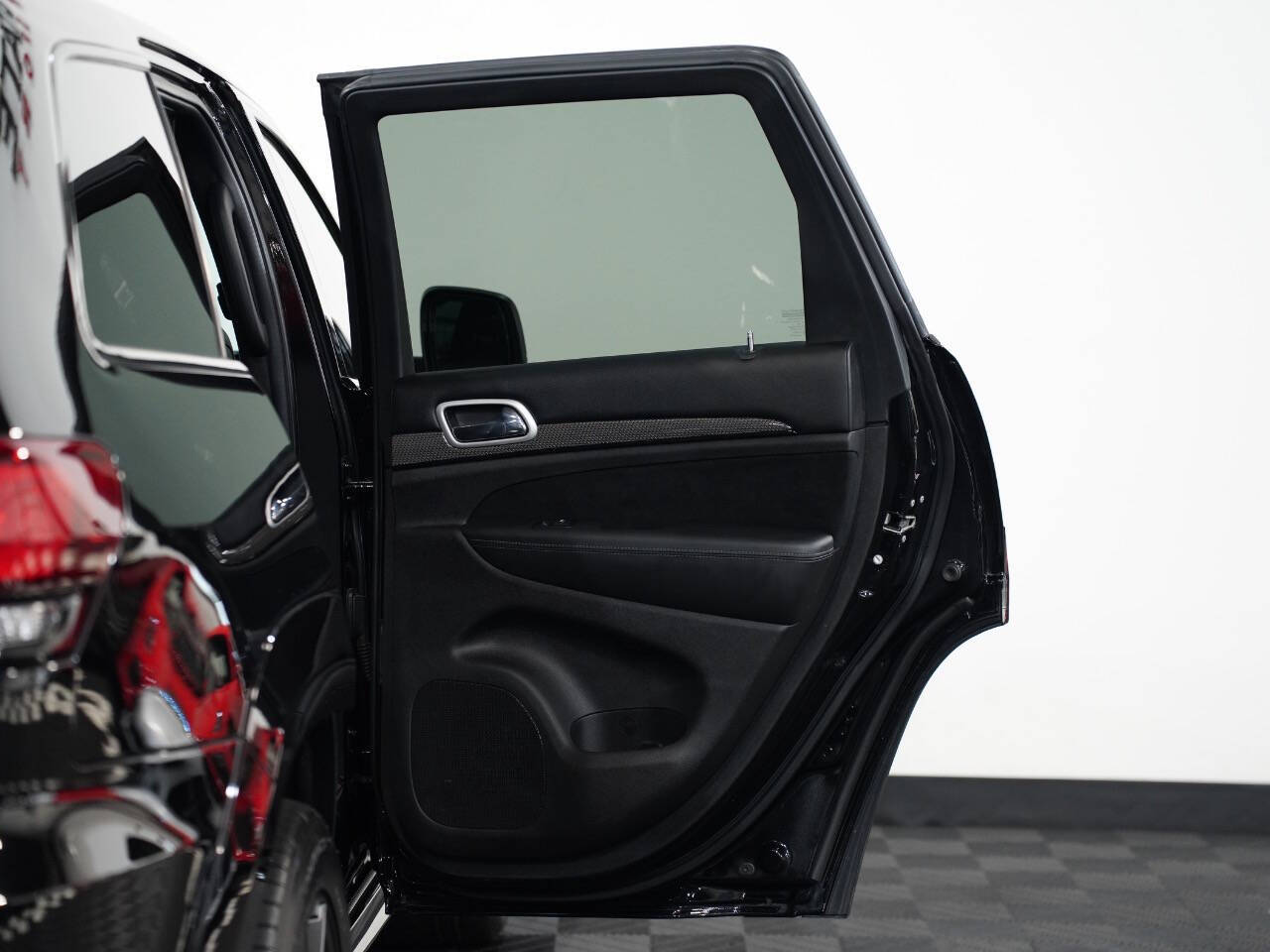 DIAMOND BLACK CRYSTAL PEARL, 2020 JEEP GRAND CHEROKEE Image 26