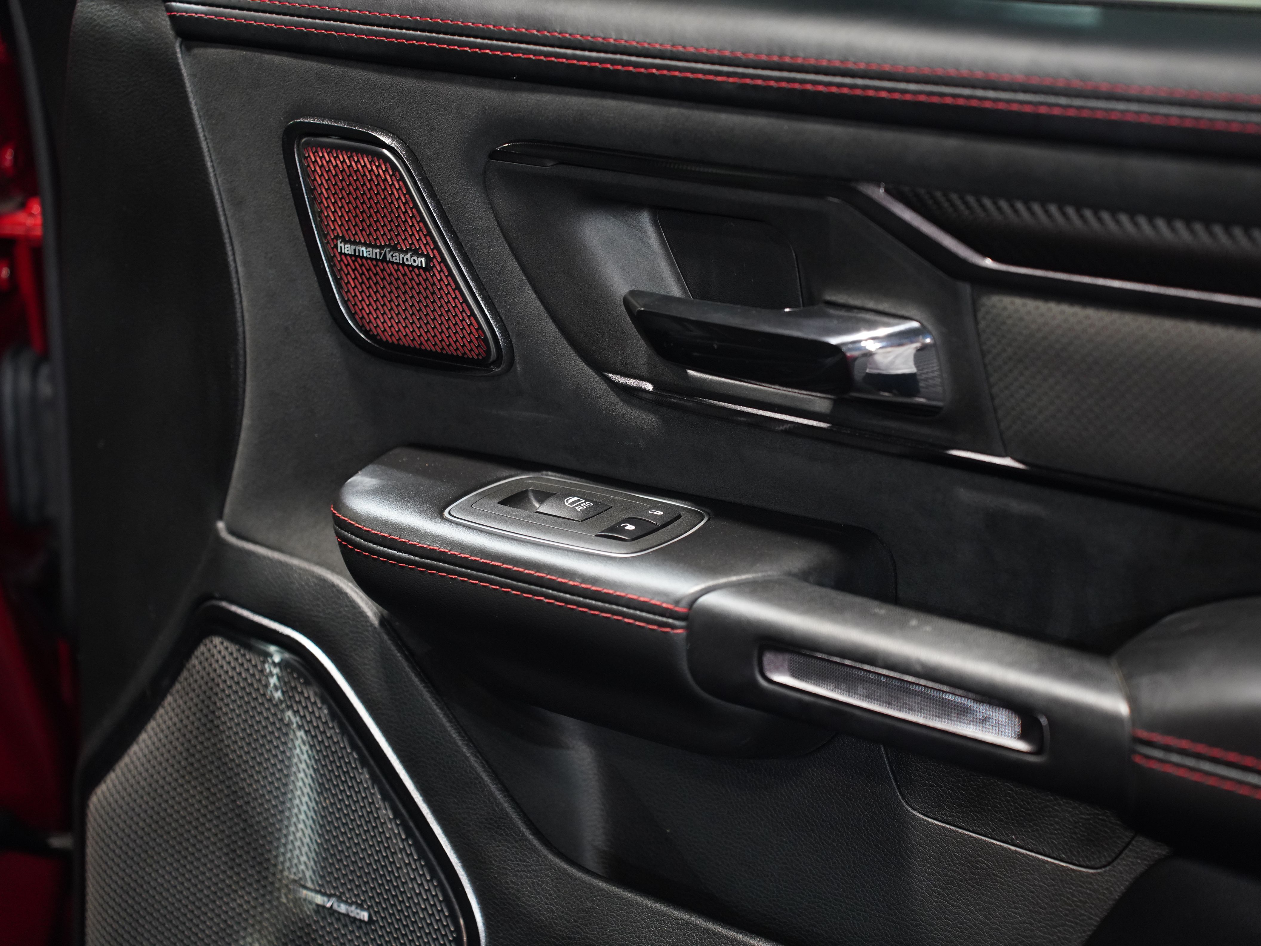 2022 RAM 1500 CREW CAB Image 30