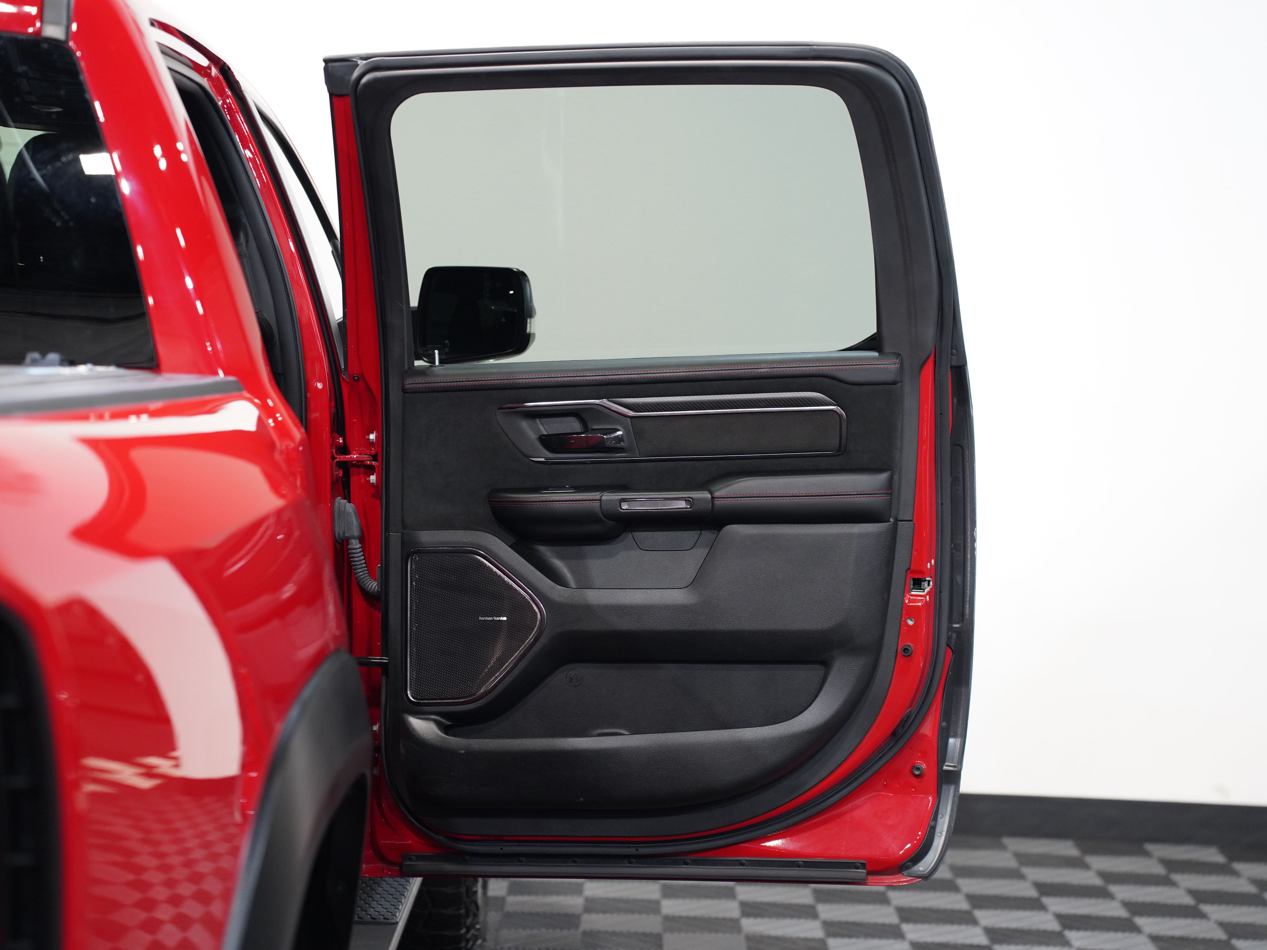 2022 RAM 1500 CREW CAB Image 31