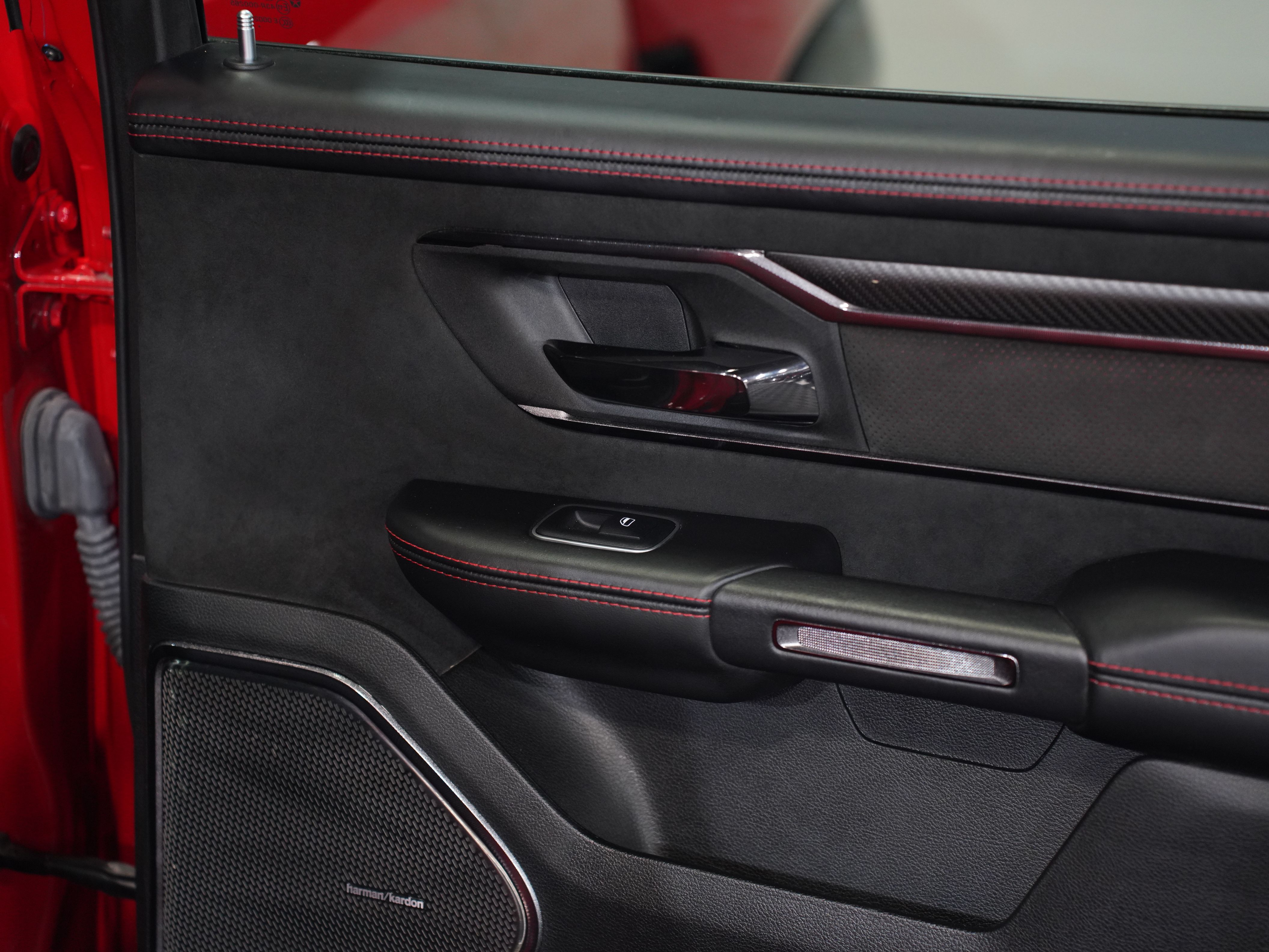 2022 RAM 1500 CREW CAB Image 32