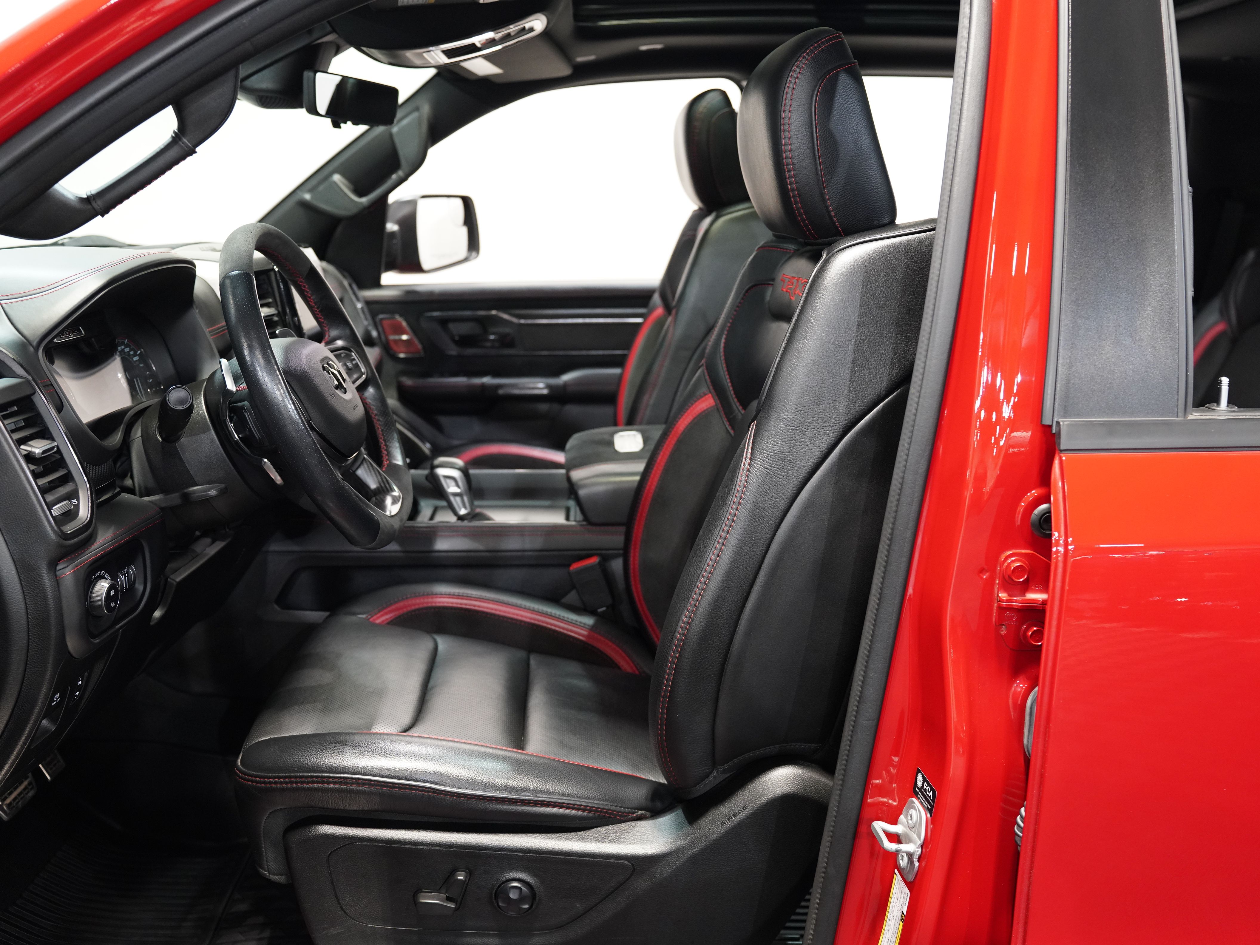 2022 RAM 1500 CREW CAB Image 38