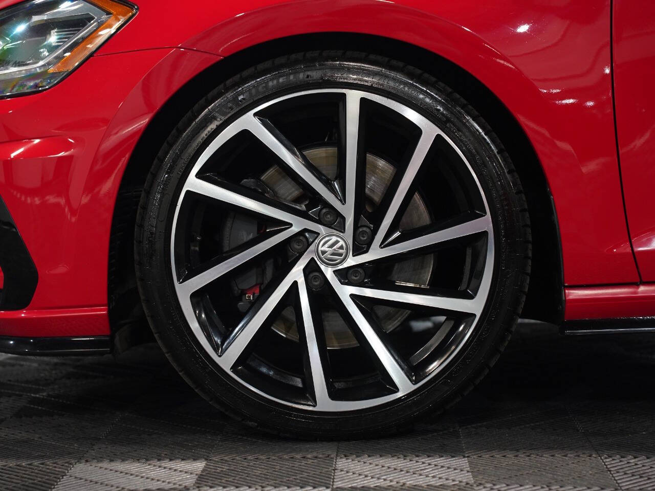 TORNADO RED, 2019 VOLKSWAGEN GOLF R Image 57