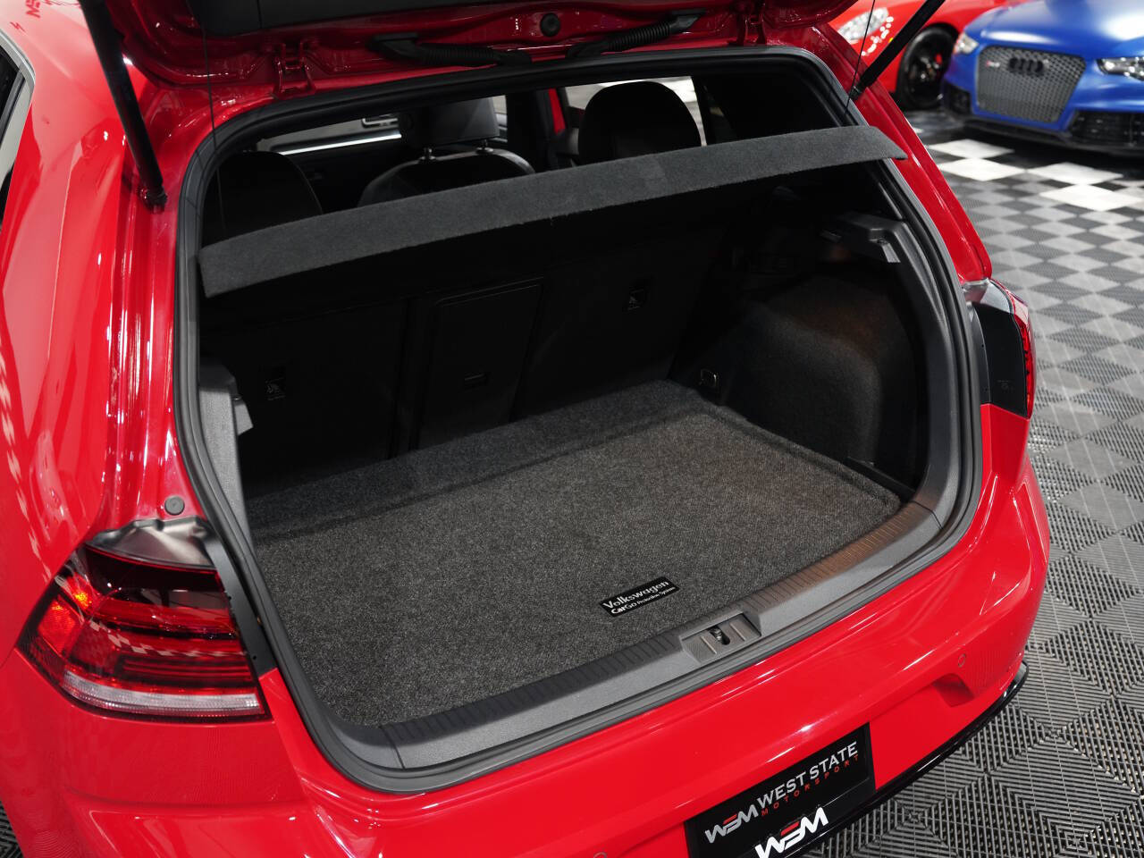 TORNADO RED, 2019 VOLKSWAGEN GOLF R Image 53