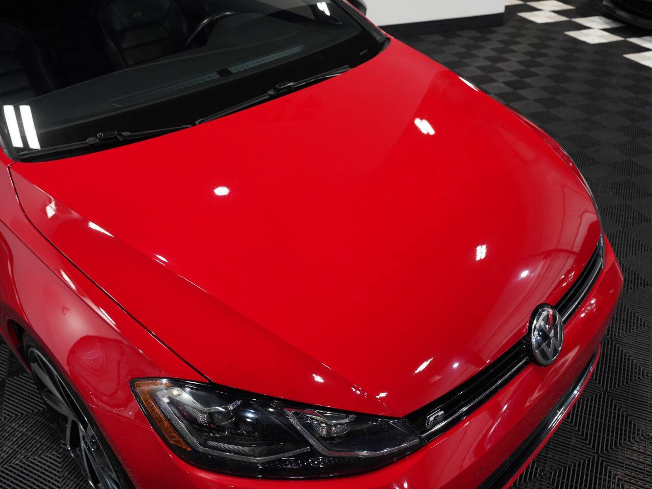 TORNADO RED, 2019 VOLKSWAGEN GOLF R Image 12