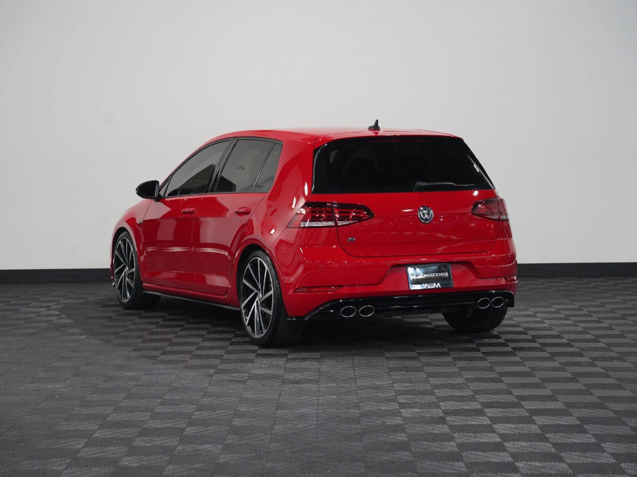 TORNADO RED, 2019 VOLKSWAGEN GOLF R Image 8