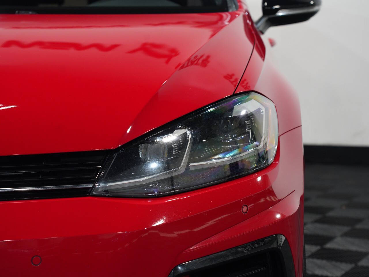 TORNADO RED, 2019 VOLKSWAGEN GOLF R Image 10