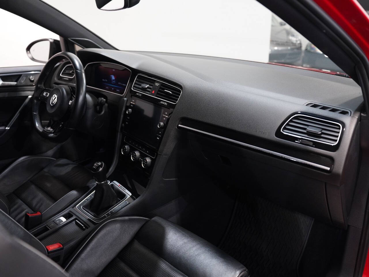 TORNADO RED, 2019 VOLKSWAGEN GOLF R Image 34