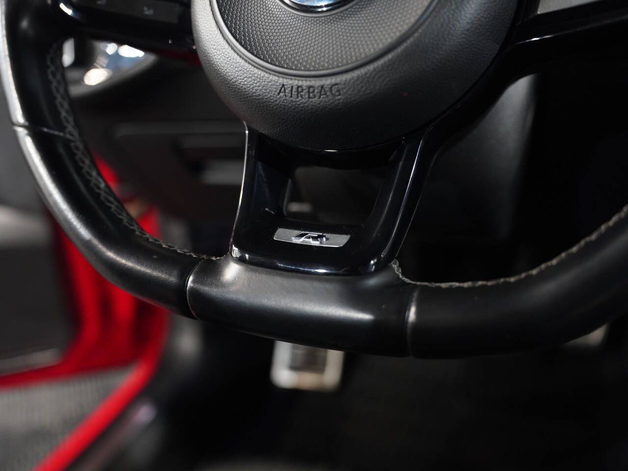 TORNADO RED, 2019 VOLKSWAGEN GOLF R Image 42