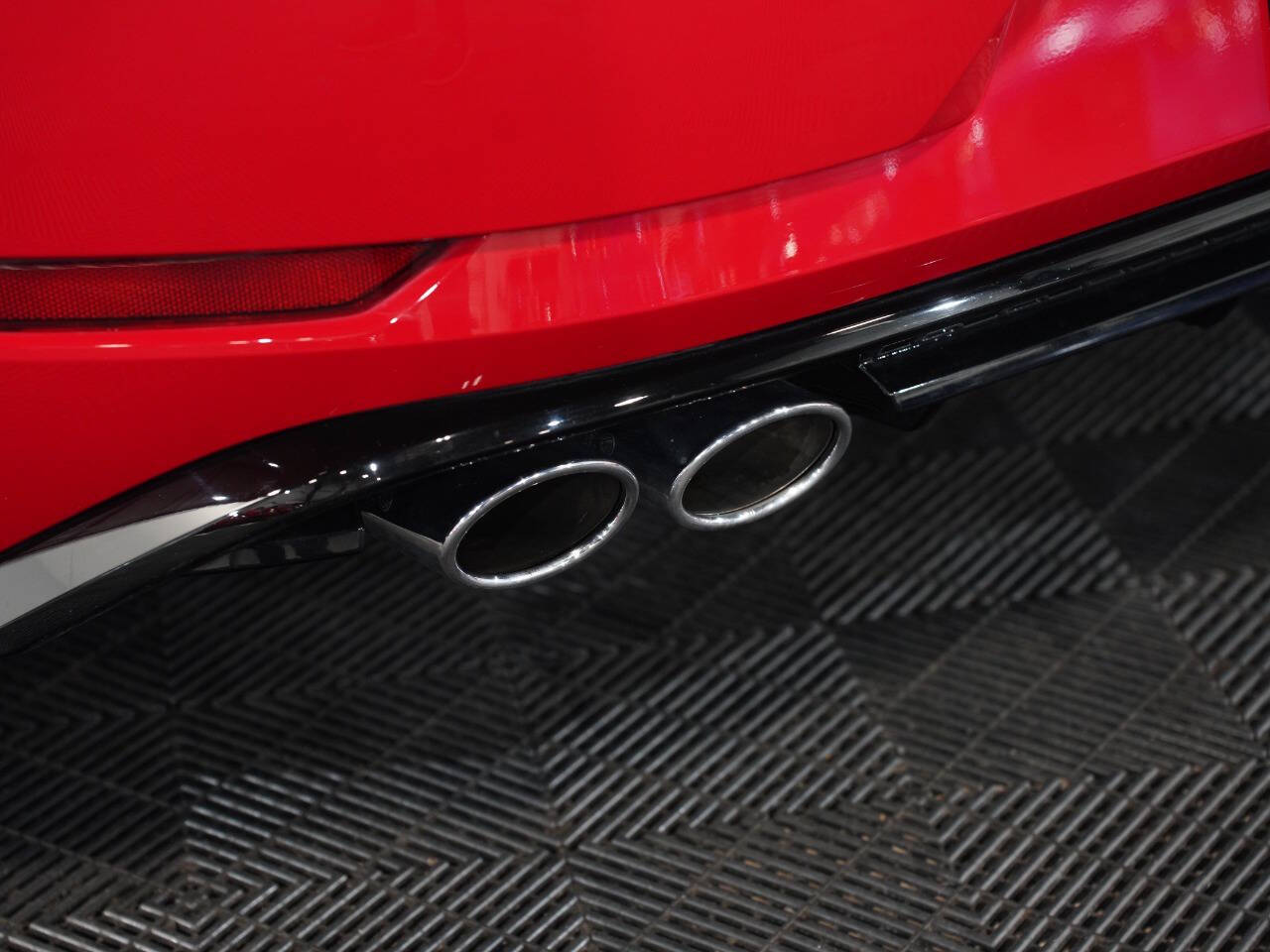 TORNADO RED, 2019 VOLKSWAGEN GOLF R Image 17