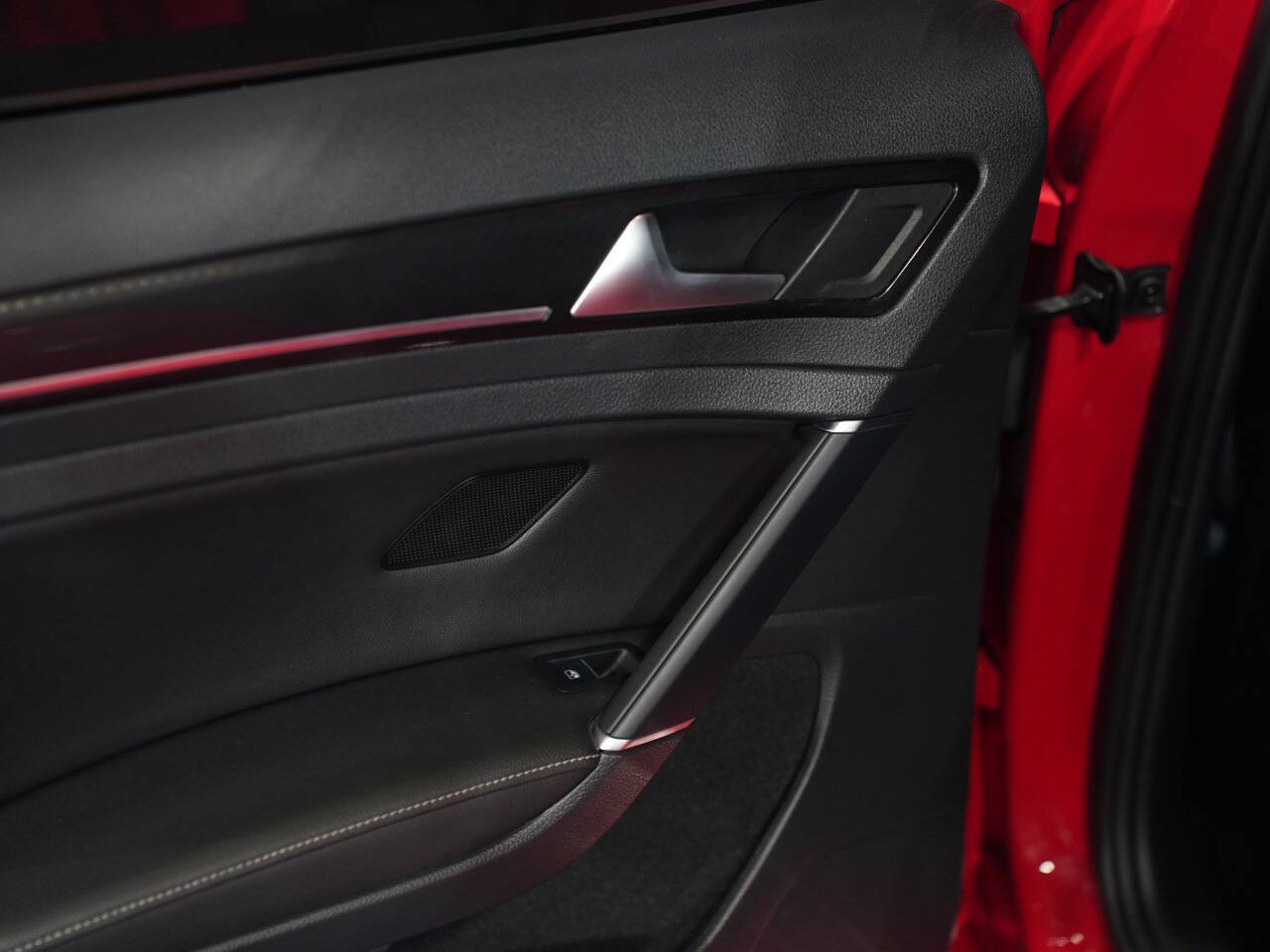 TORNADO RED, 2019 VOLKSWAGEN GOLF R Image 27