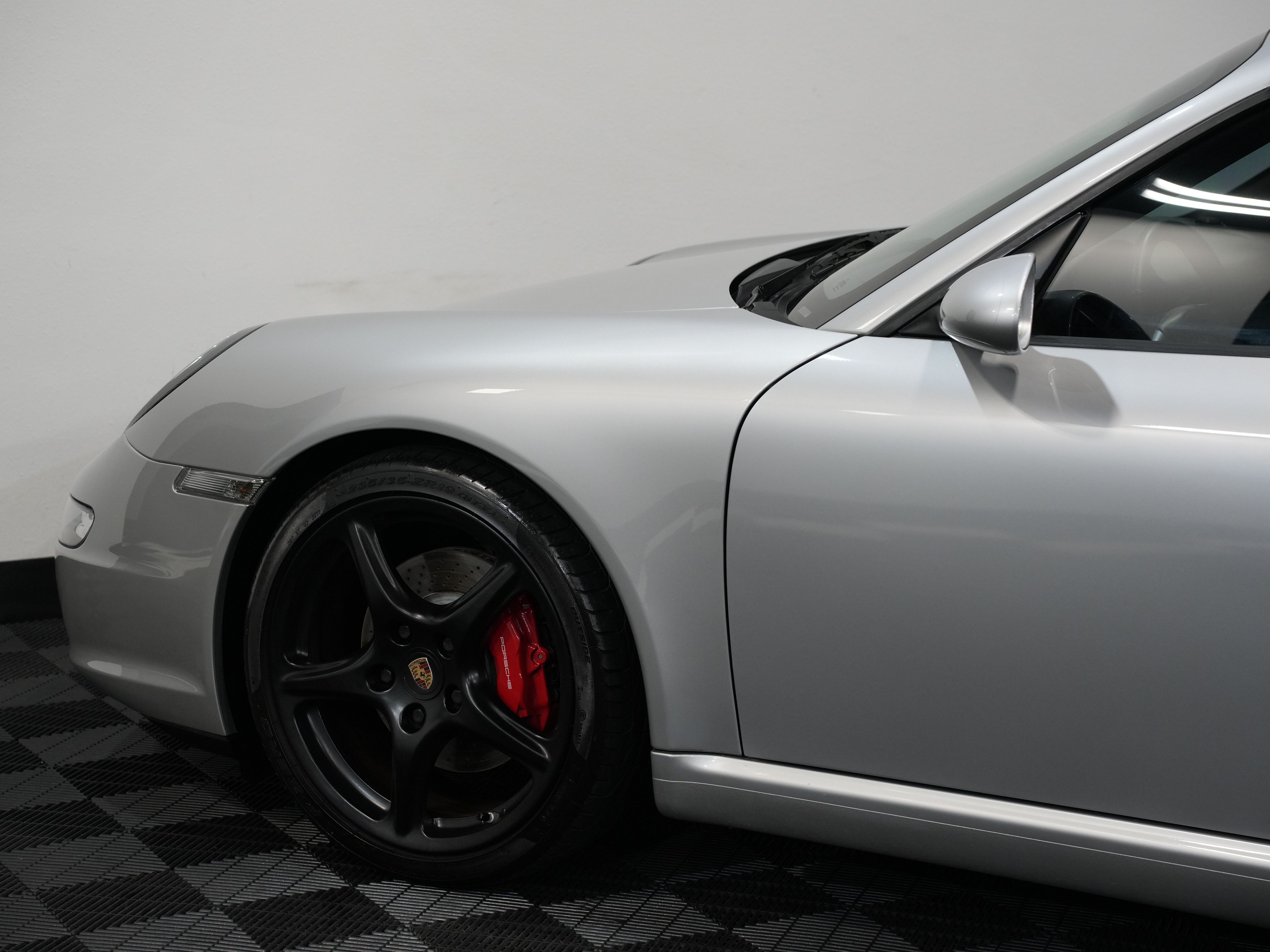 SILVER, 2007 PORSCHE 911 Image 22