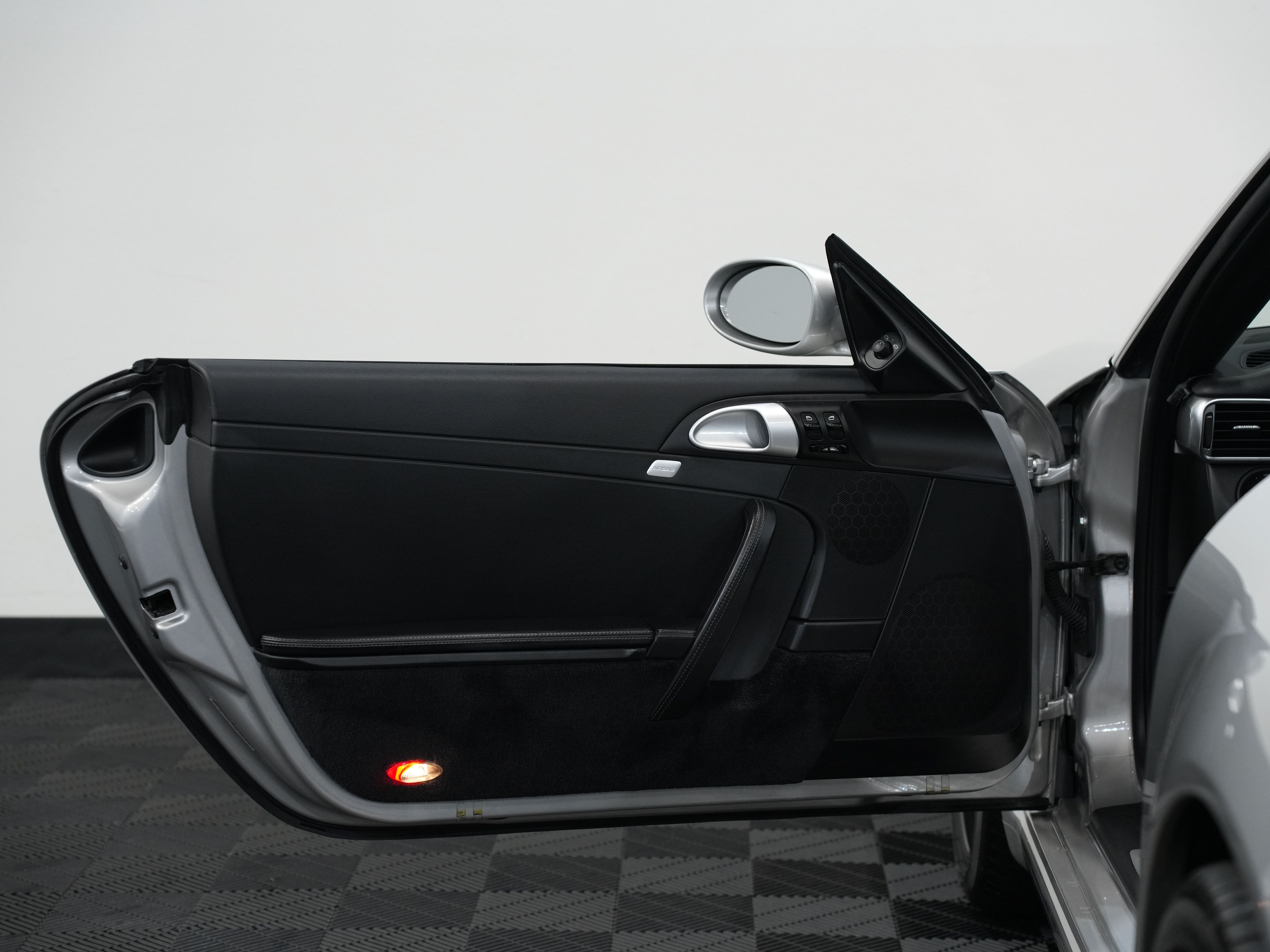 SILVER, 2007 PORSCHE 911 Image 23