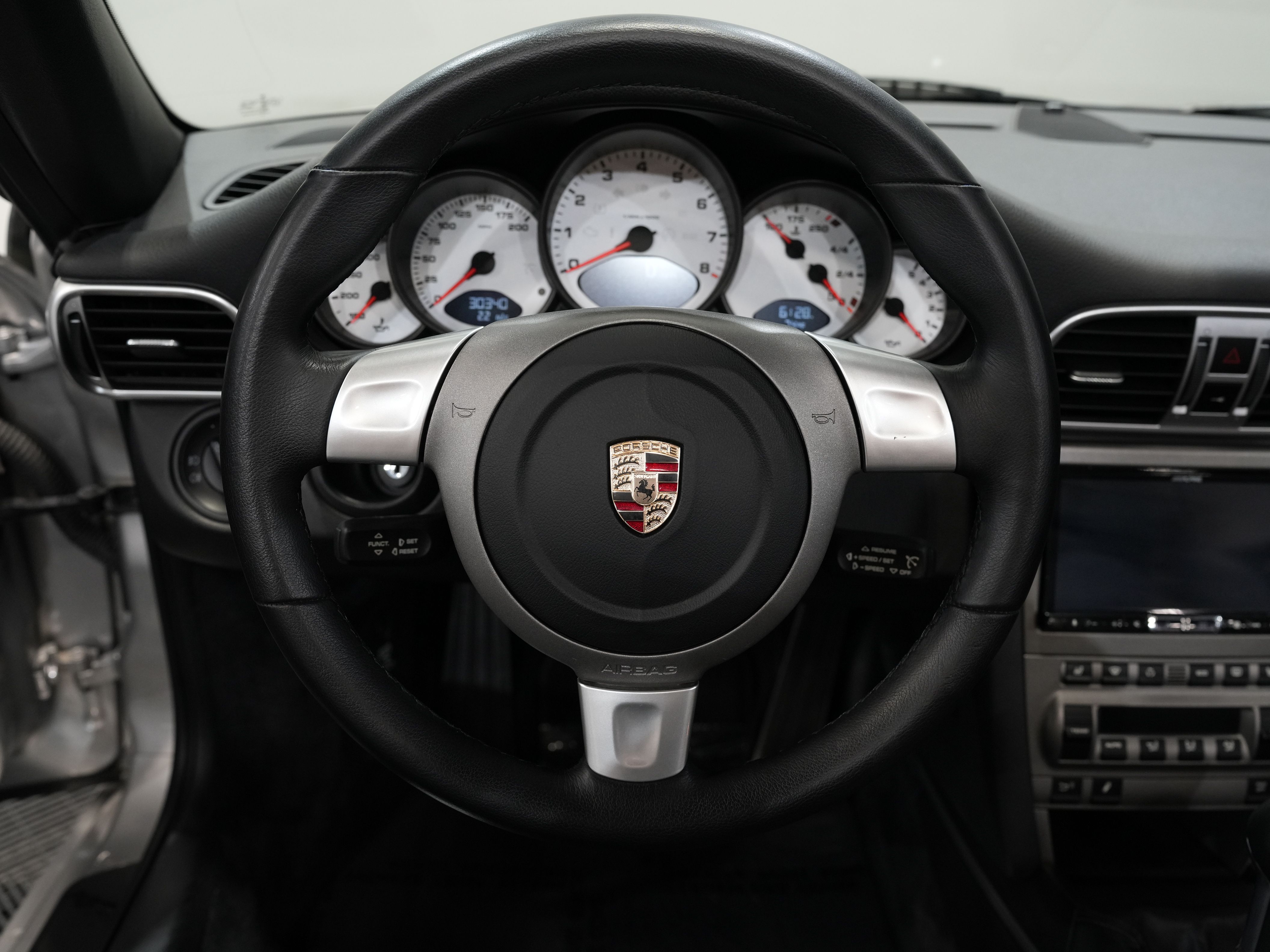 SILVER, 2007 PORSCHE 911 Image 35