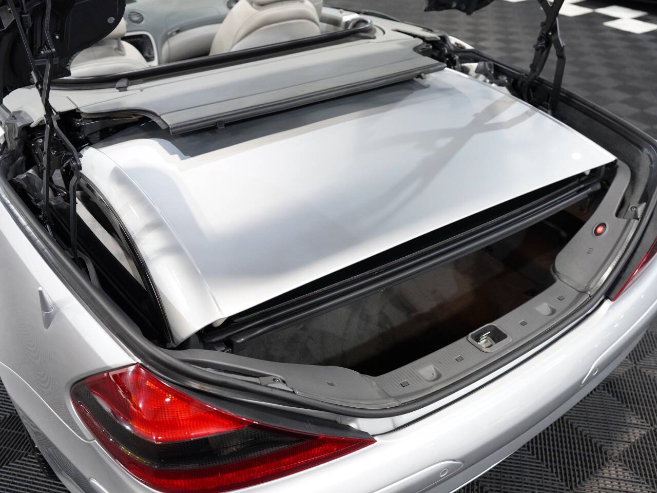 BRILLIANT SILVER METALLIC, 2003 MERCEDES-BENZ SL-CLASS Image 48