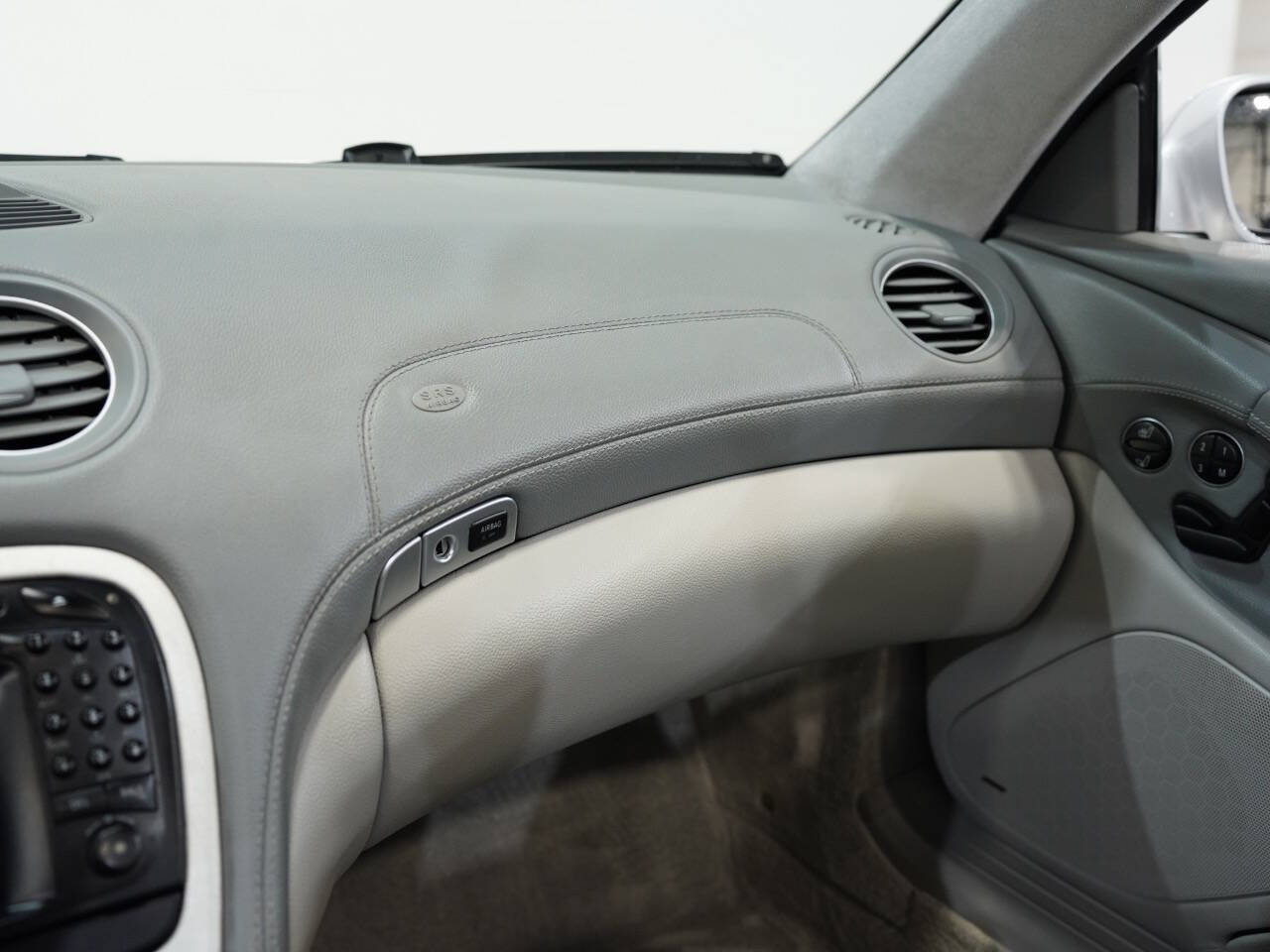BRILLIANT SILVER METALLIC, 2003 MERCEDES-BENZ SL-CLASS Image 42