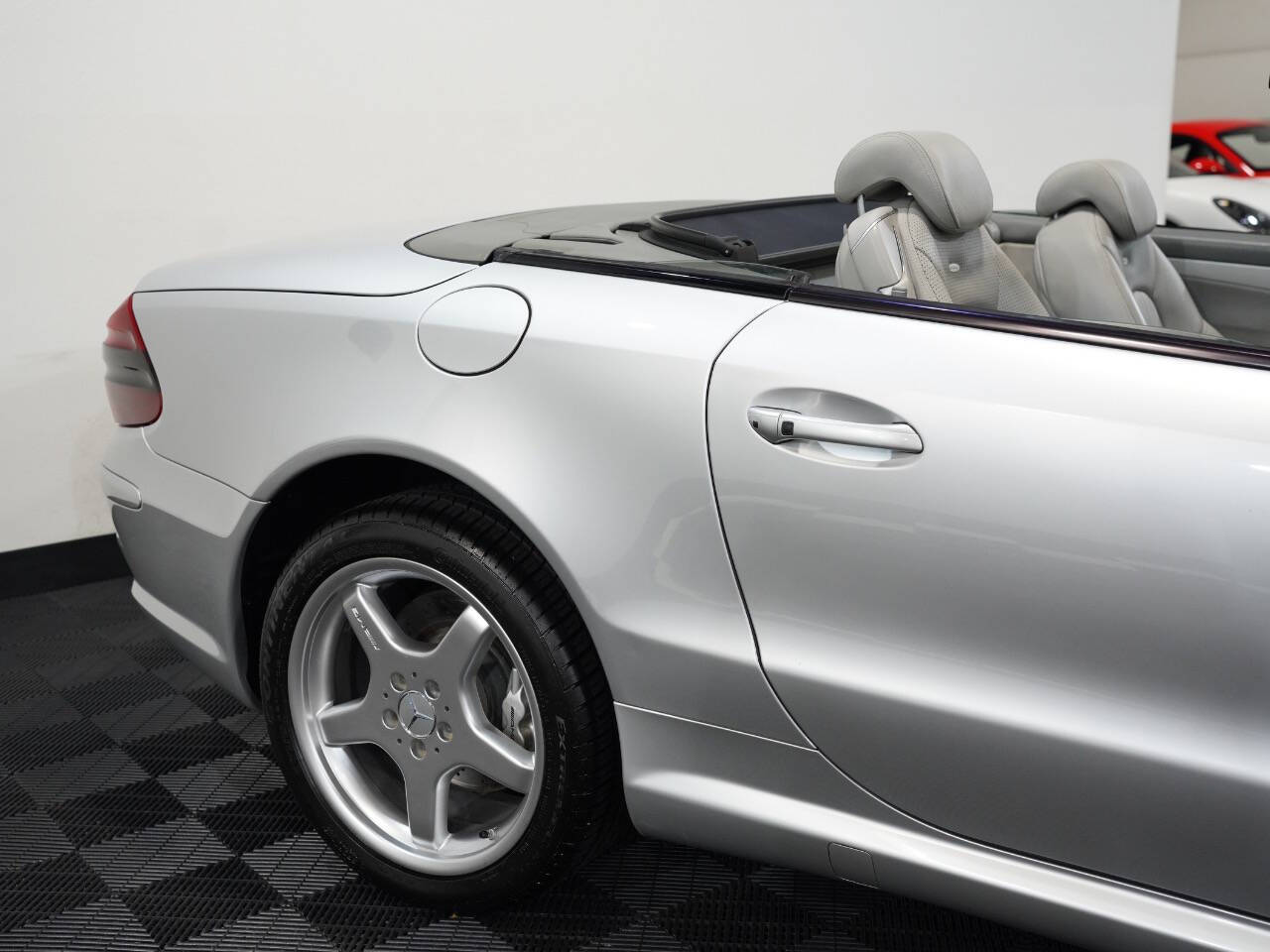 BRILLIANT SILVER METALLIC, 2003 MERCEDES-BENZ SL-CLASS Image 16