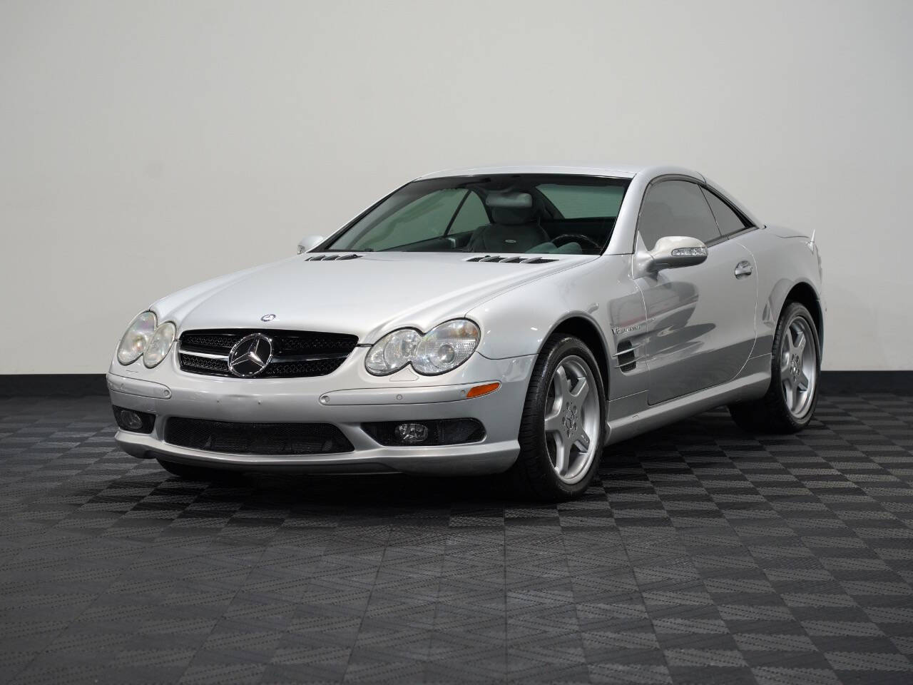 BRILLIANT SILVER METALLIC, 2003 MERCEDES-BENZ SL-CLASS Image 4