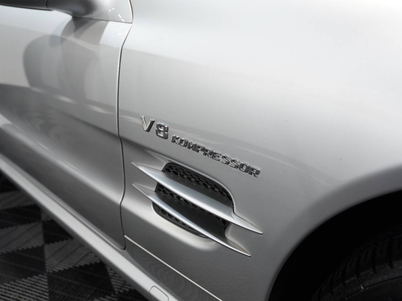 BRILLIANT SILVER METALLIC, 2003 MERCEDES-BENZ SL-CLASS Image 15