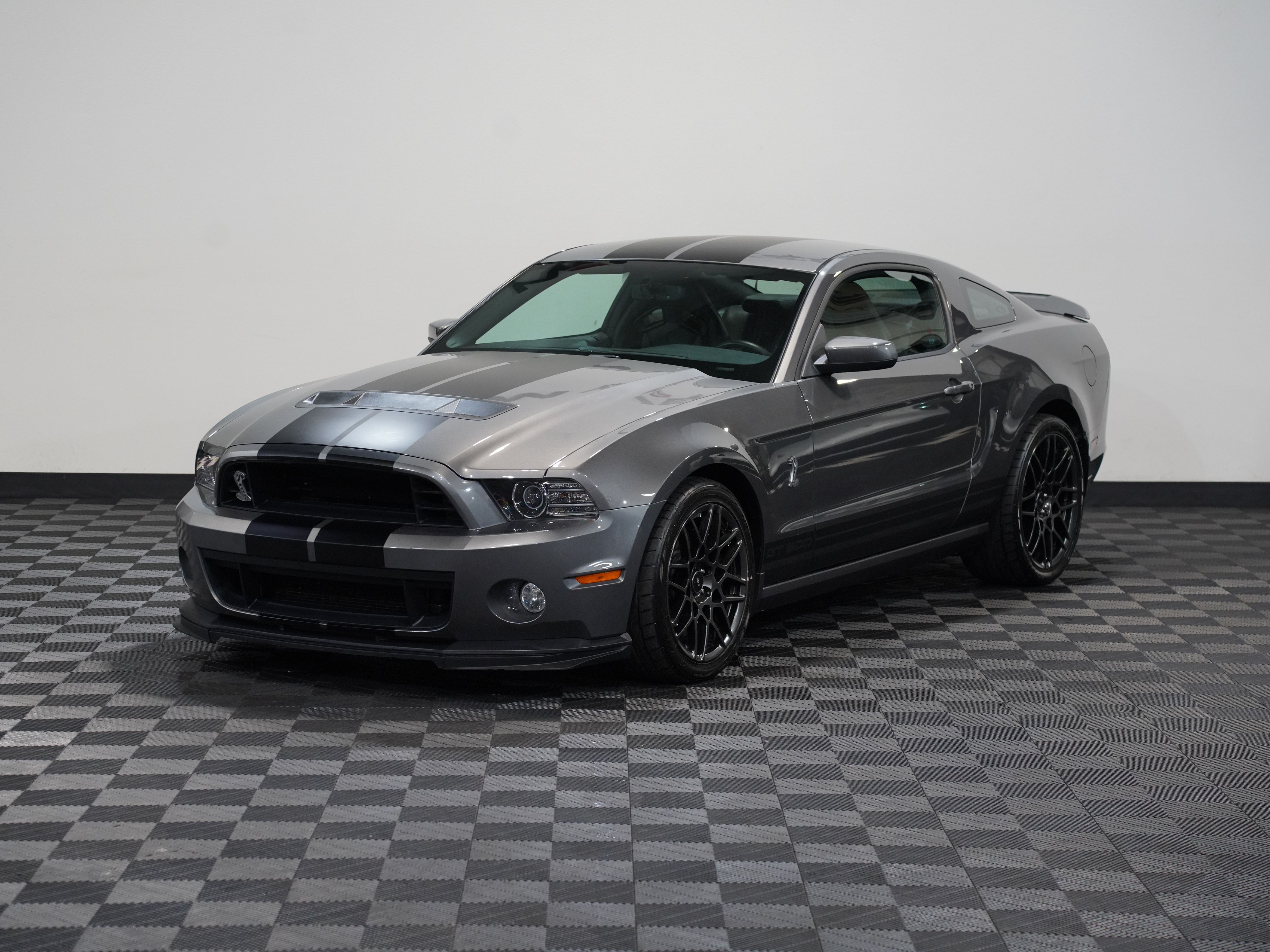 GREY, 2013 FORD MUSTANG Image 3