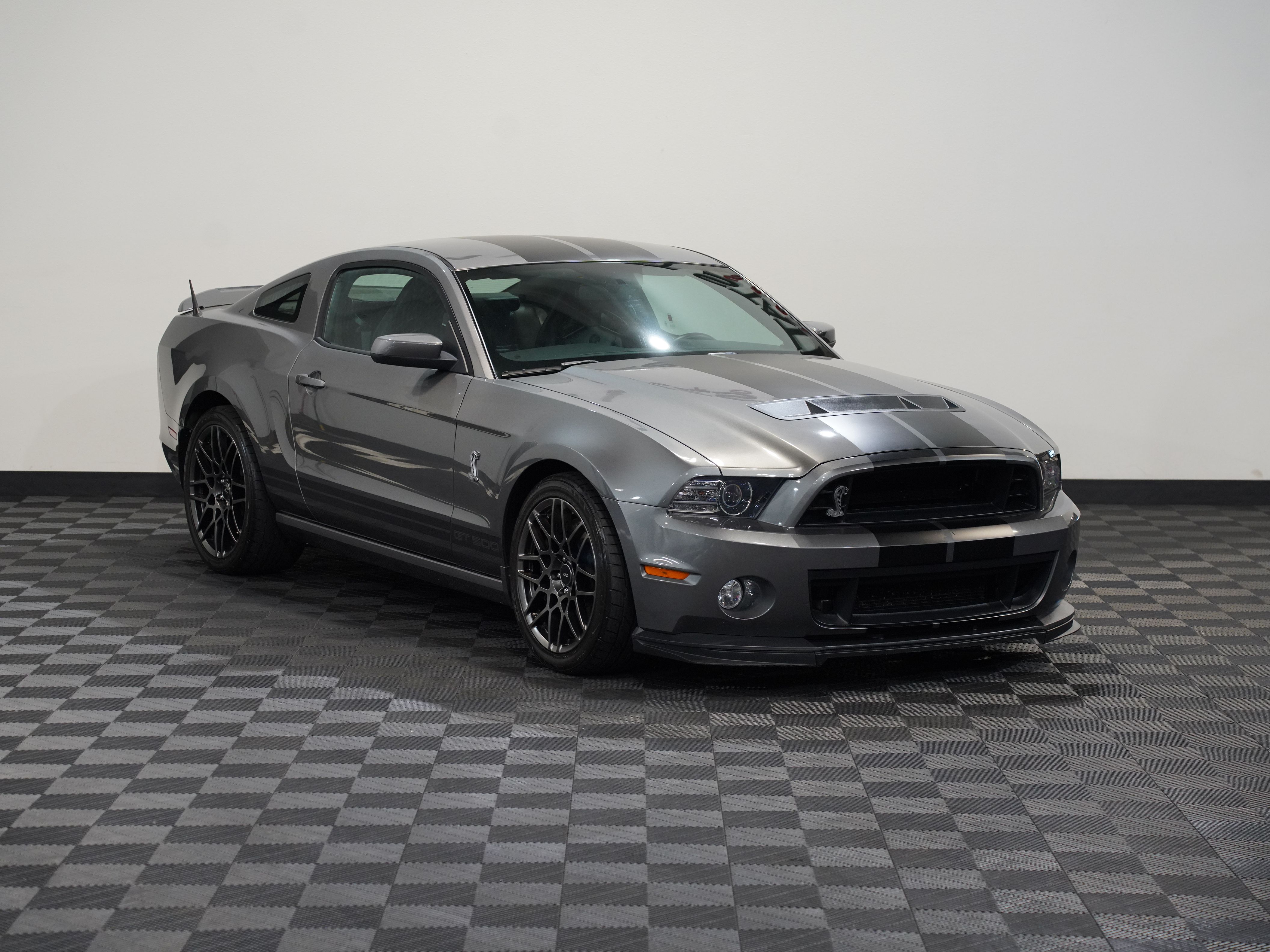 GREY, 2013 FORD MUSTANG Image 5