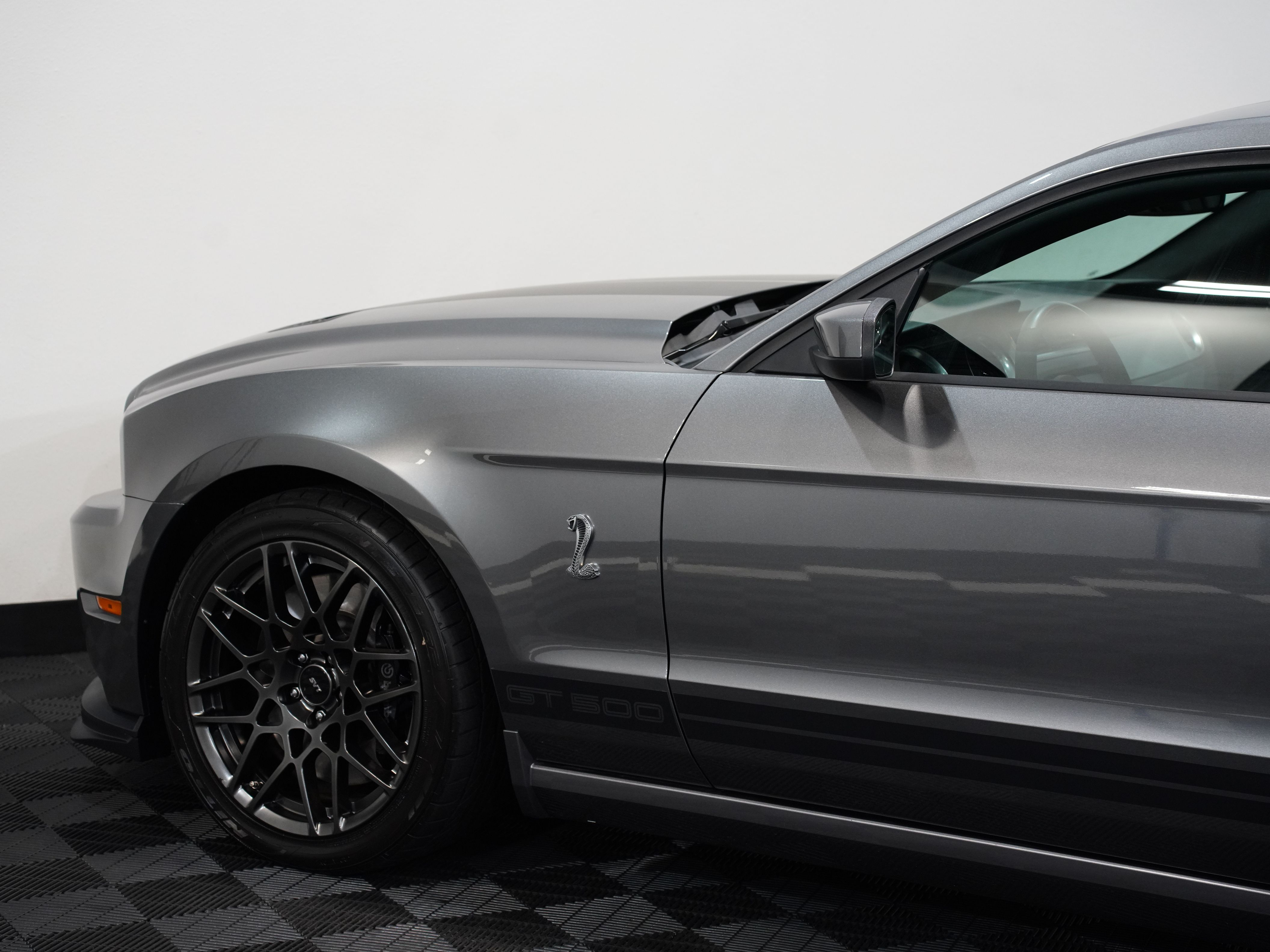 GREY, 2013 FORD MUSTANG Image 19