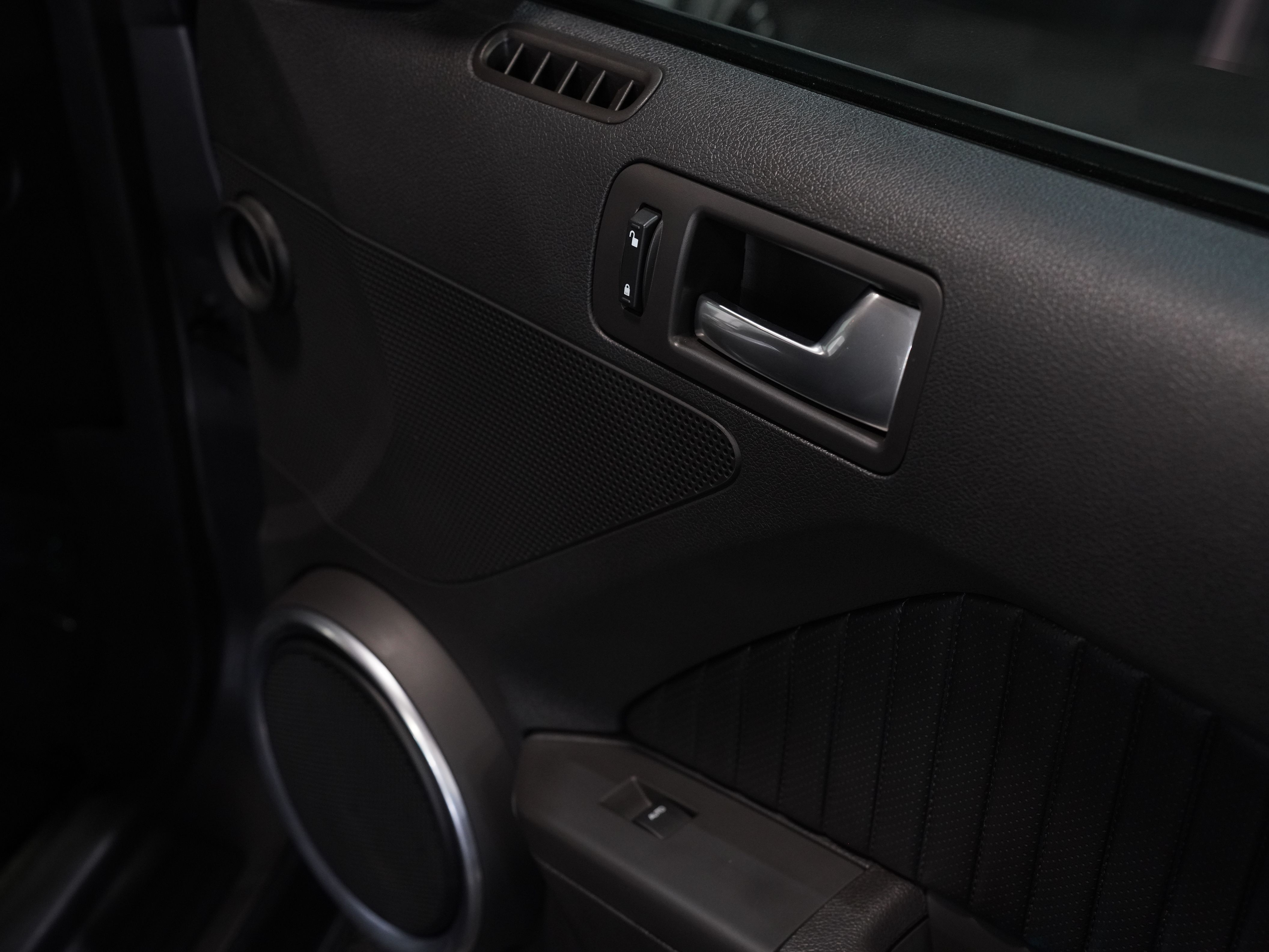 GREY, 2013 FORD MUSTANG Image 24