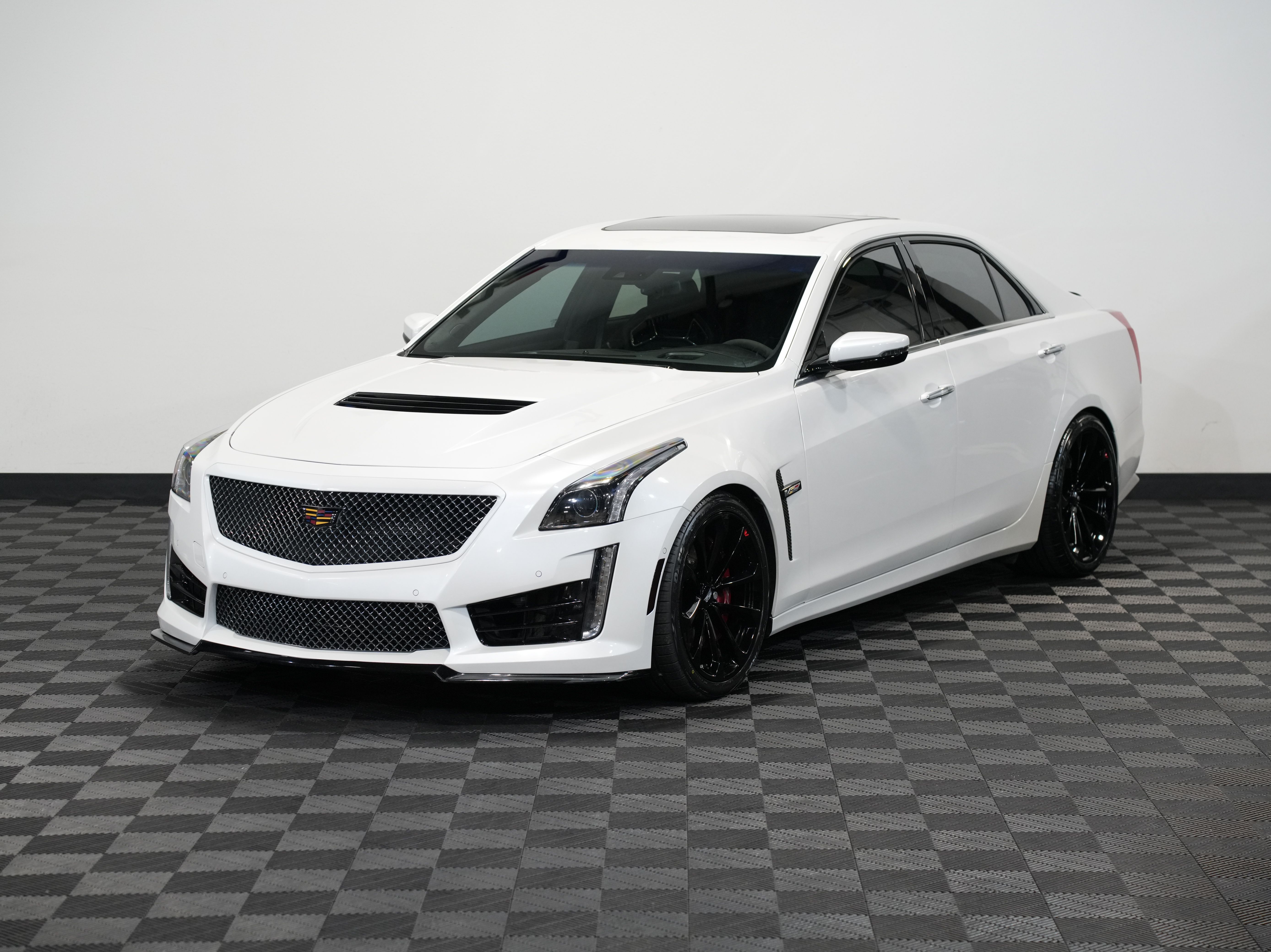WHITE, 2019 CADILLAC CTS-V Image 3
