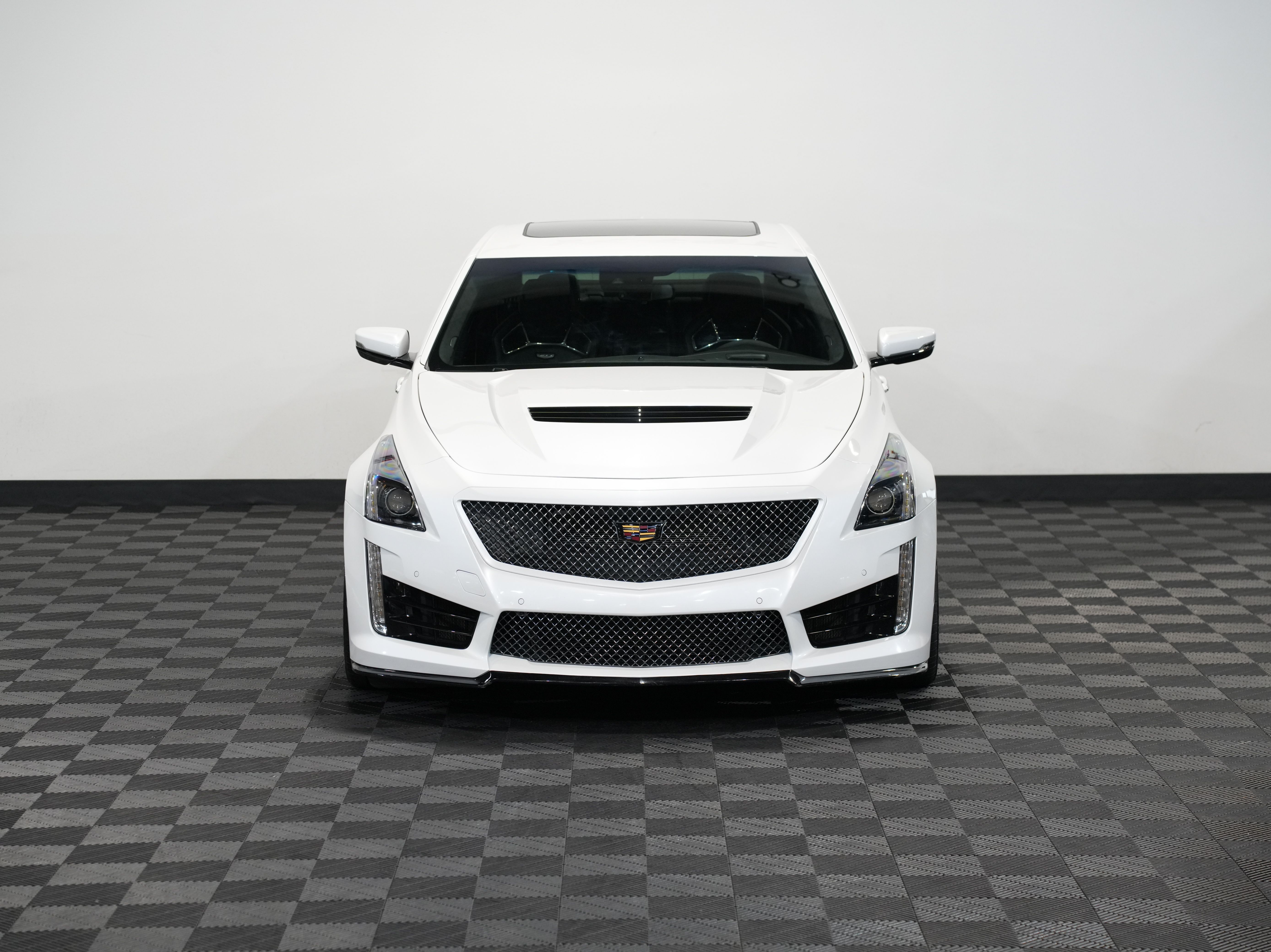 WHITE, 2019 CADILLAC CTS-V Image 4