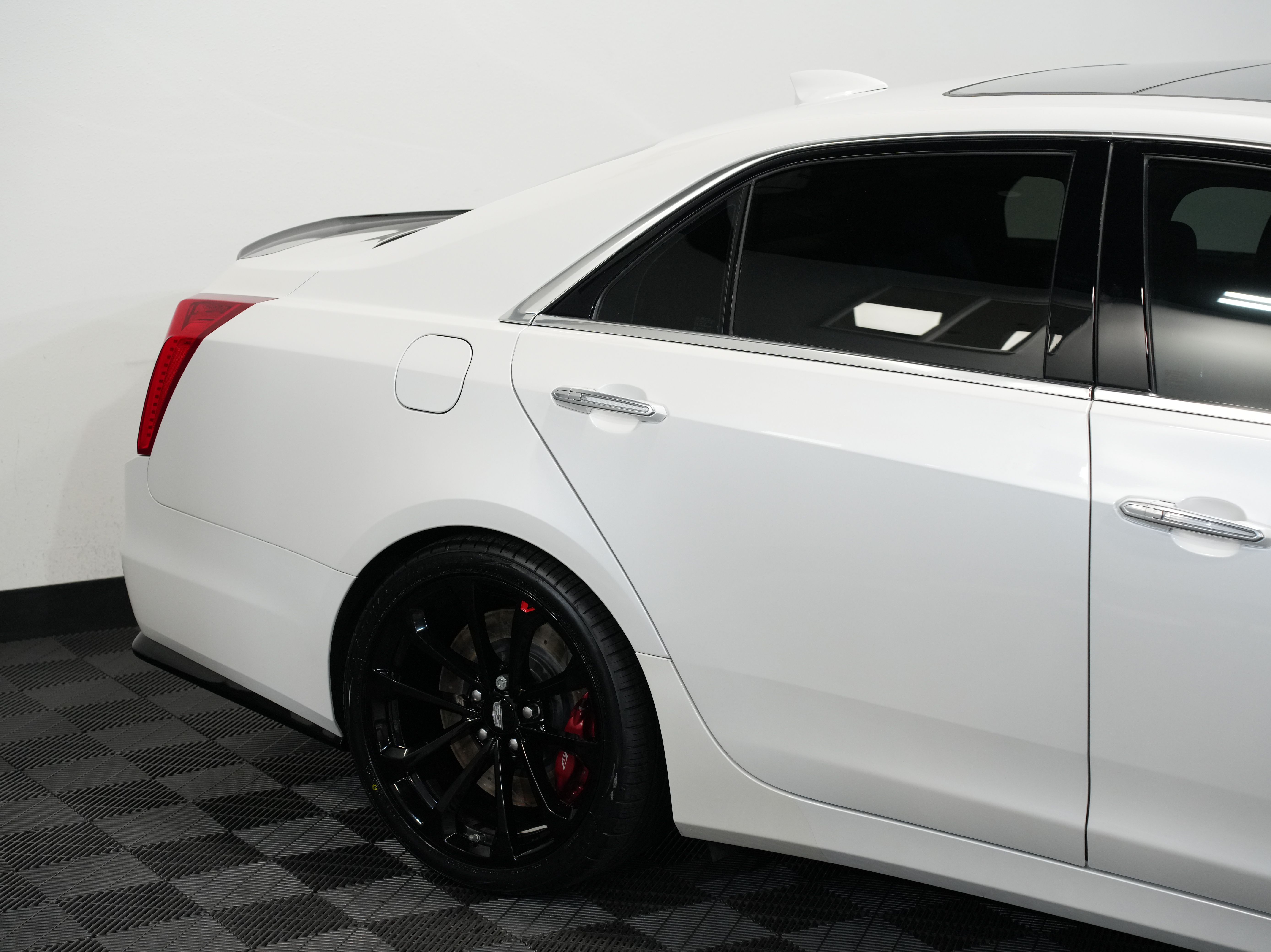 WHITE, 2019 CADILLAC CTS-V Image 16