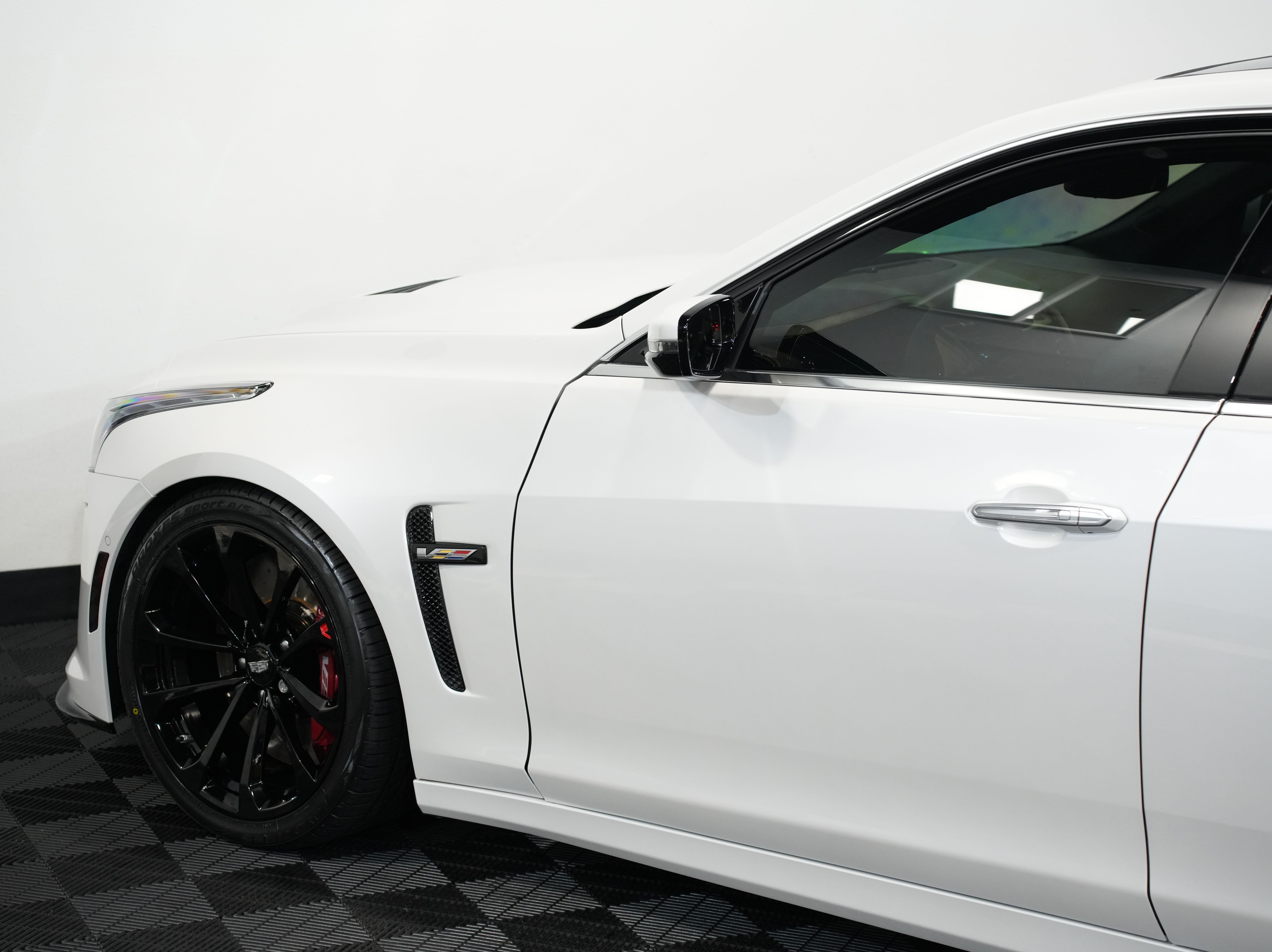 WHITE, 2019 CADILLAC CTS-V Image 23