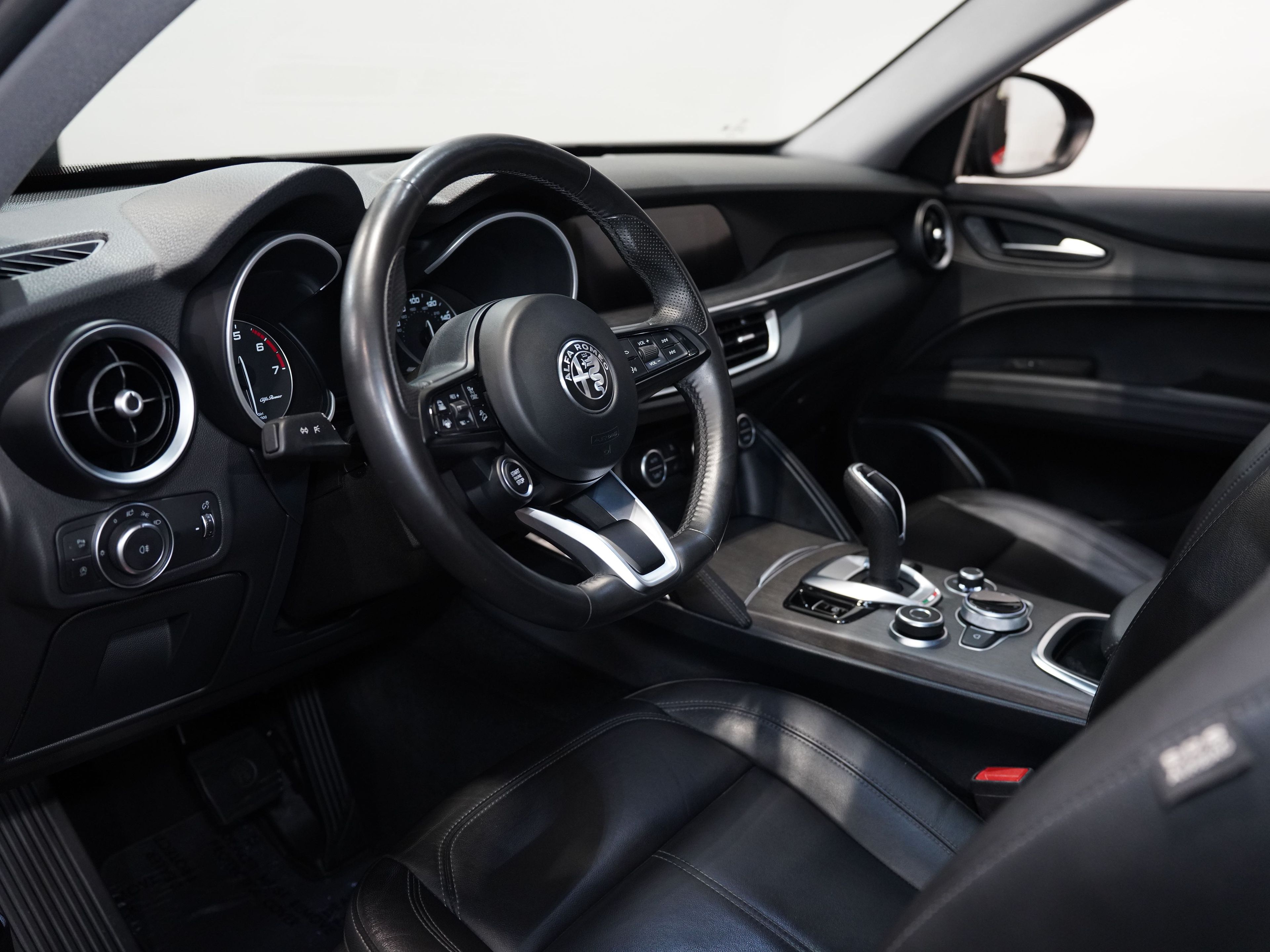 ALFA ROSSO, 2021 ALFA ROMEO STELVIO Image 32