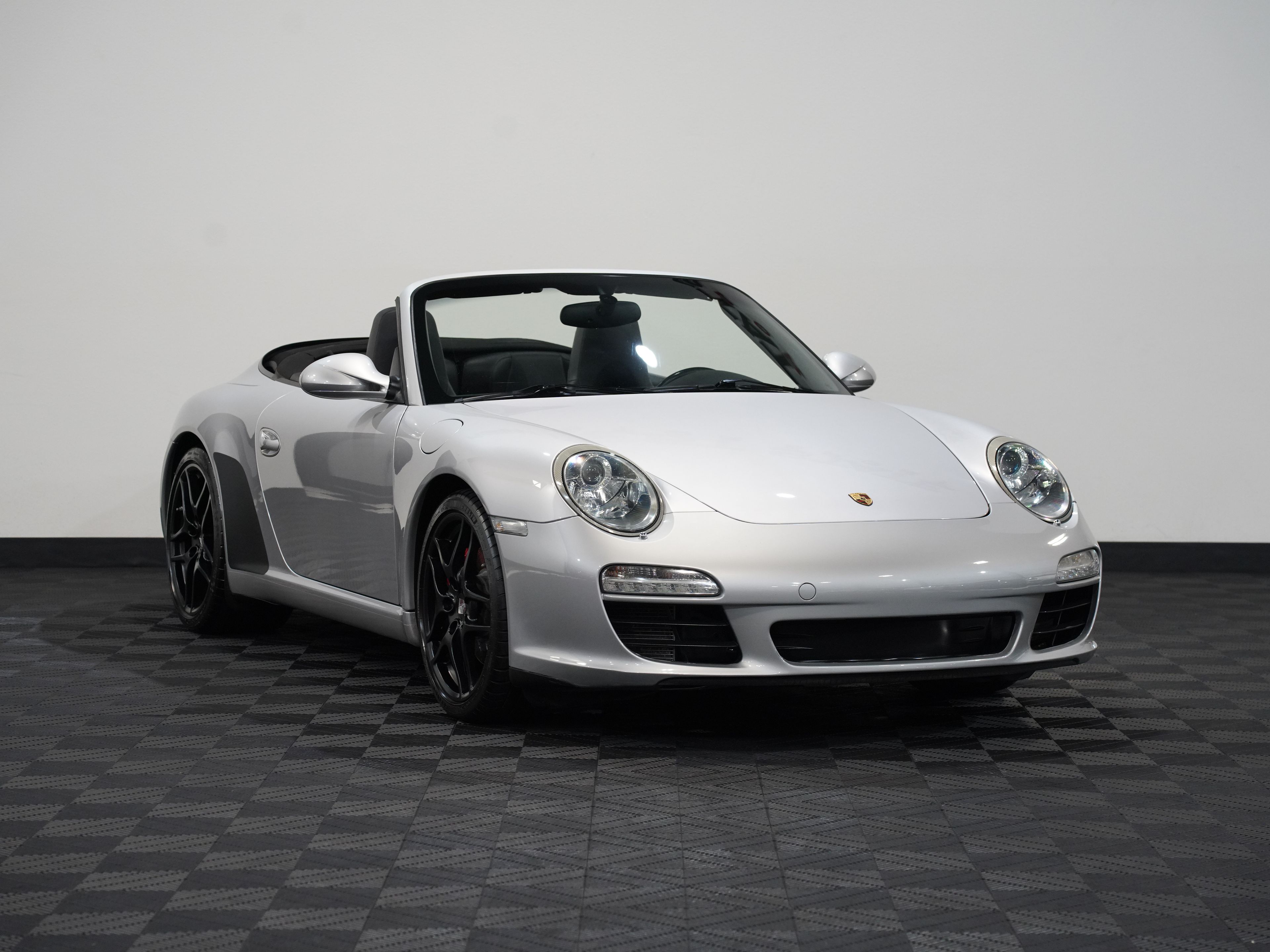 ARCTIC SILVER METALLIC, 2011 PORSCHE 911 Image 6