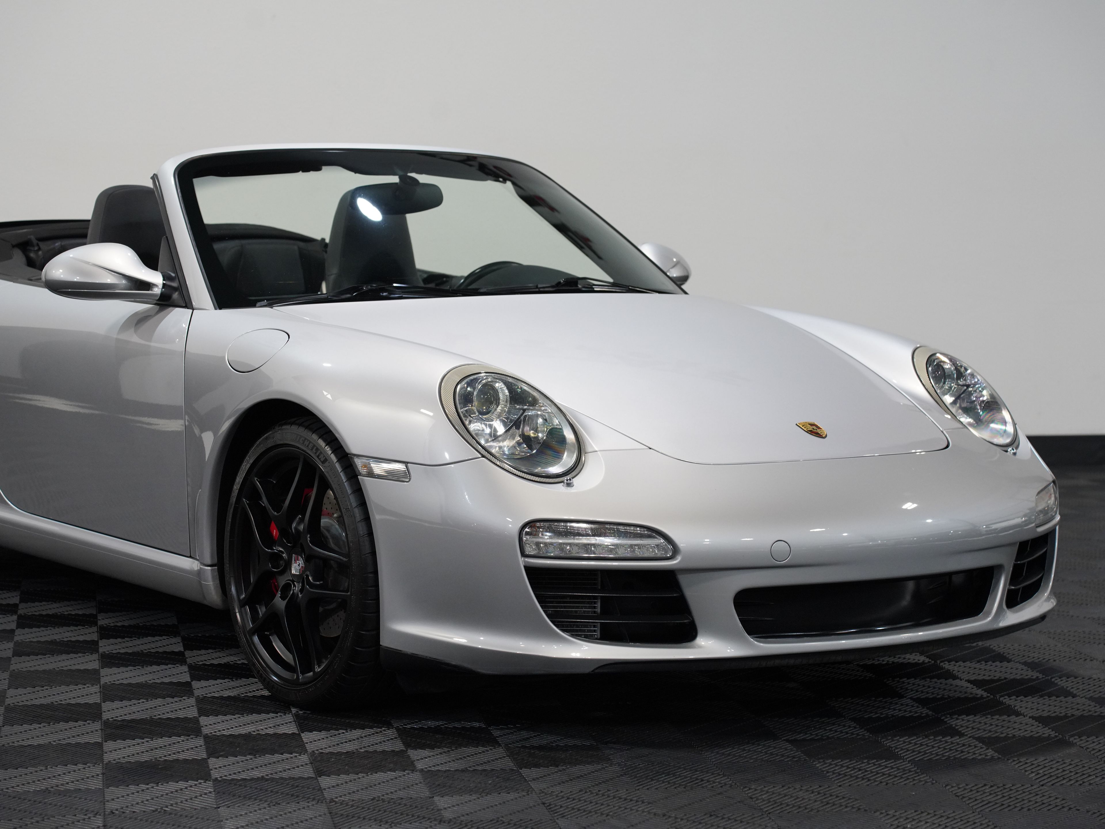 ARCTIC SILVER METALLIC, 2011 PORSCHE 911 Image 10
