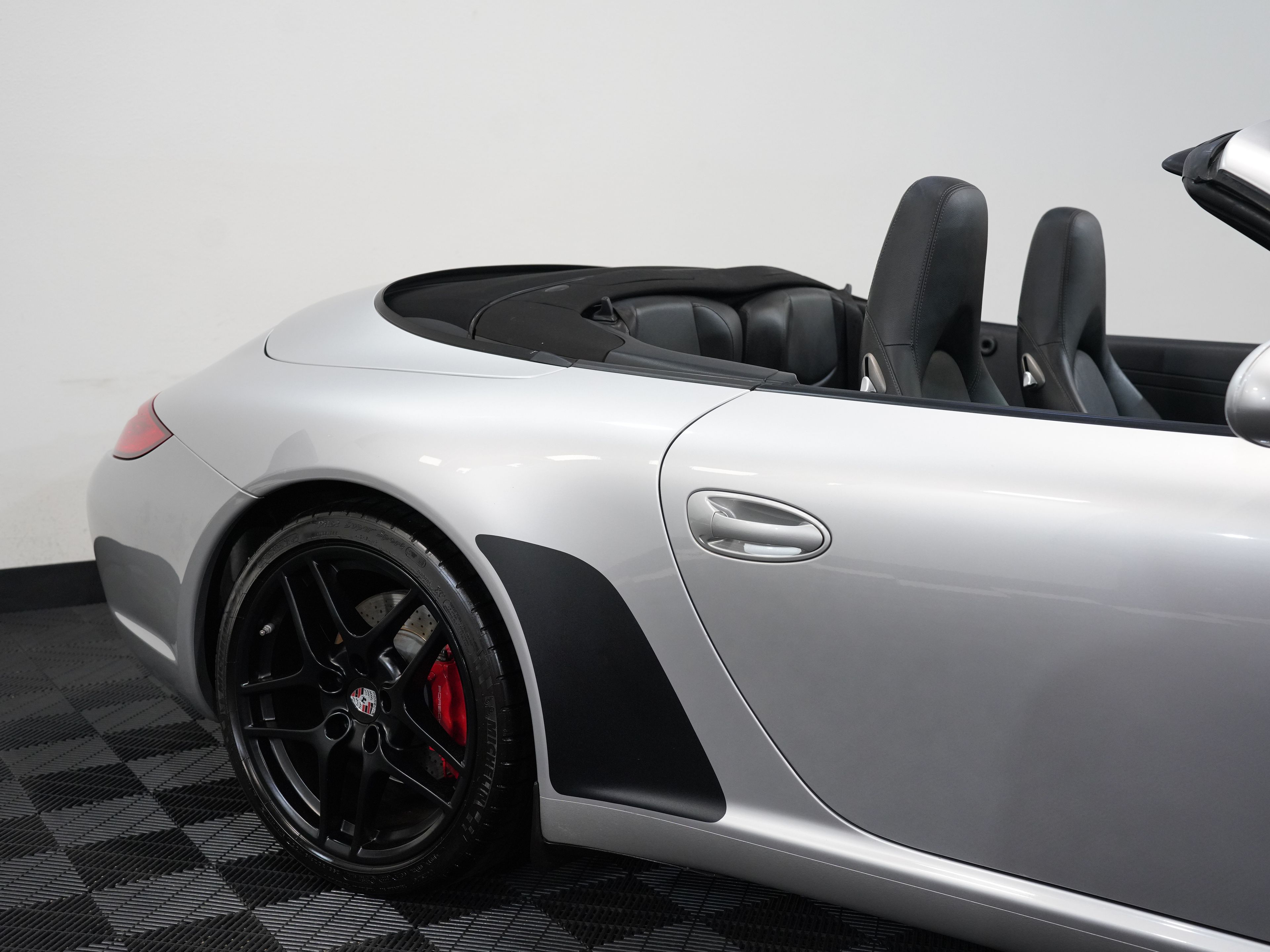 ARCTIC SILVER METALLIC, 2011 PORSCHE 911 Image 14