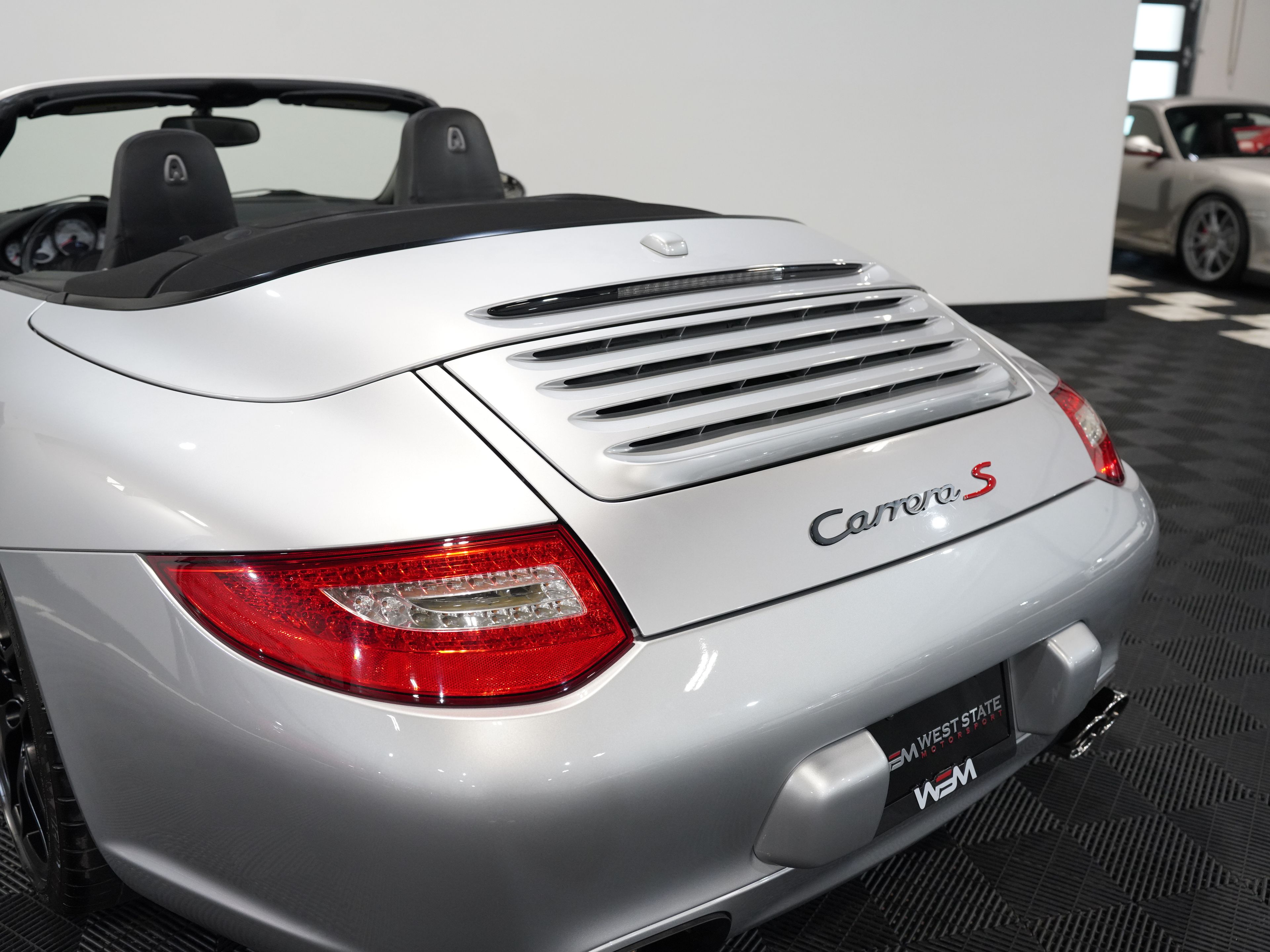 ARCTIC SILVER METALLIC, 2011 PORSCHE 911 Image 18